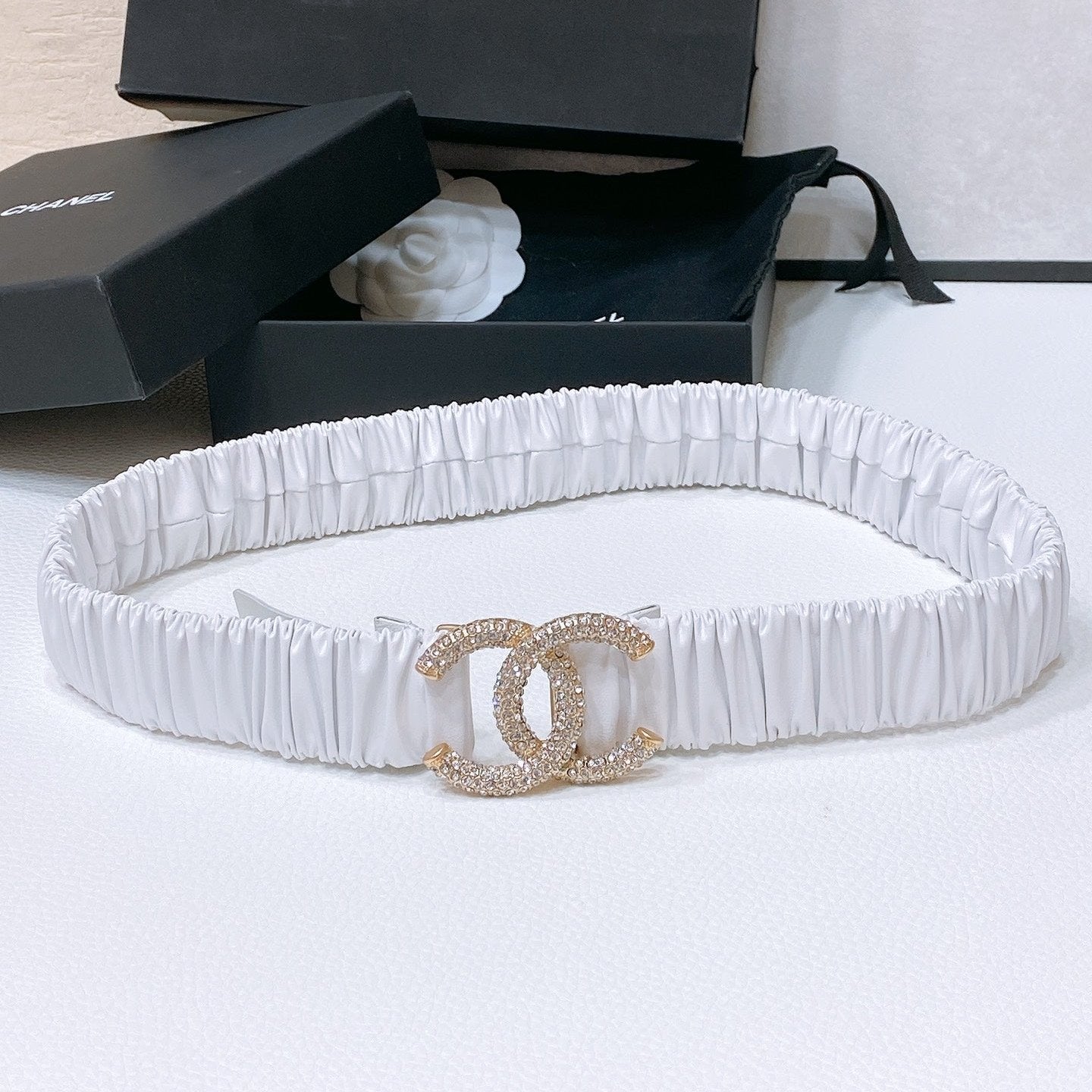CC ELASTIC BELT 30MM IN WHITE CALFSKIN GOLD HARDWARE WITH RHINSTONES - 30