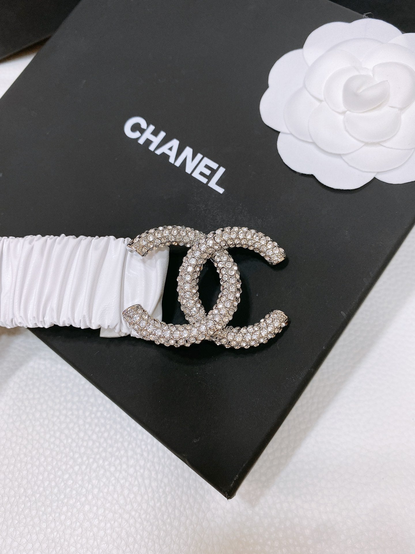 CC ELASTIC BELT 30MM IN WHITE CALFSKIN SILVER HARDWARE WITH RHINSTONES - 30
