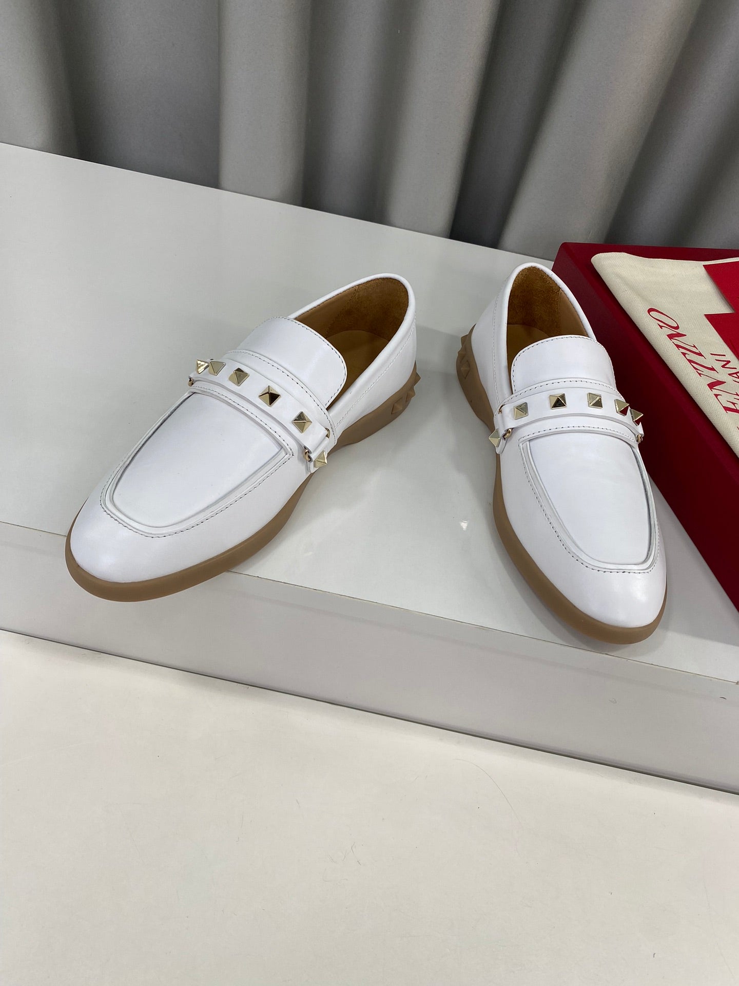 LEISURE FLOWS SPLIT LOAFER IN WHITE CALFSKIN - 35