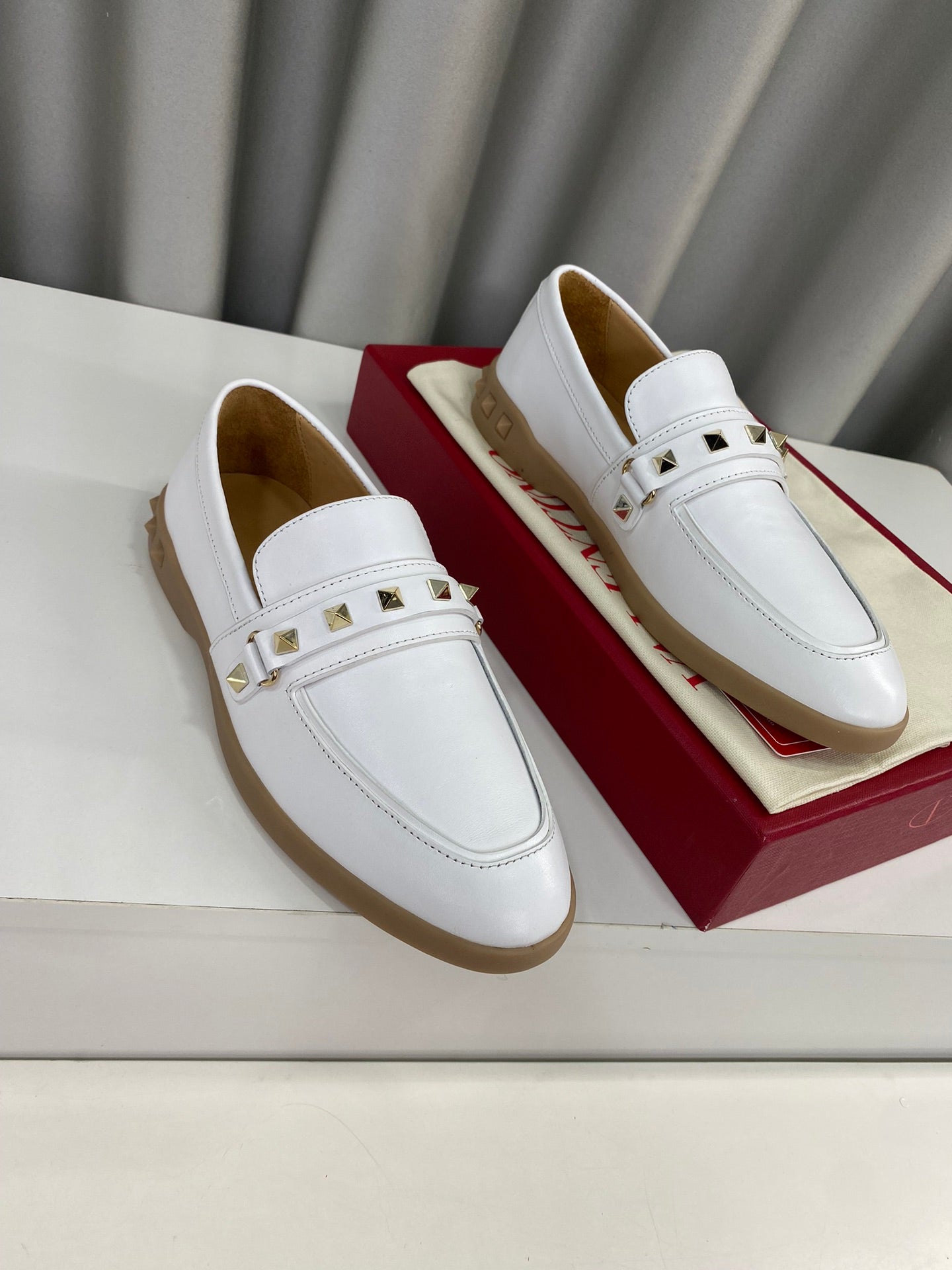 LEISURE FLOWS SPLIT LOAFER IN WHITE CALFSKIN - 35