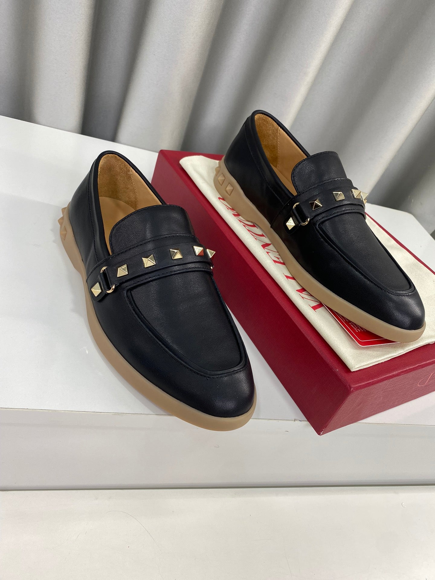 LEISURE FLOWS SPLIT LOAFER IN BLACK CALFSKIN - 35