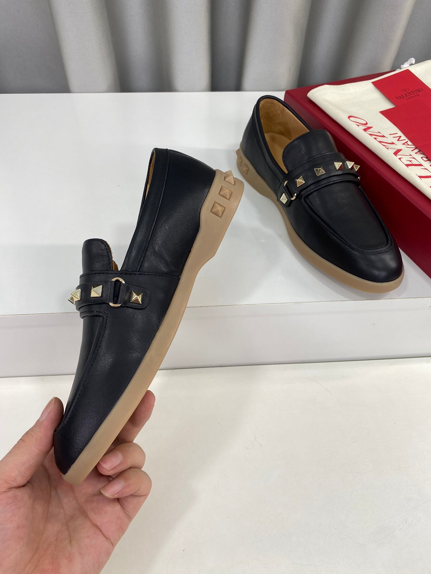 LEISURE FLOWS SPLIT LOAFER IN BLACK CALFSKIN - 35