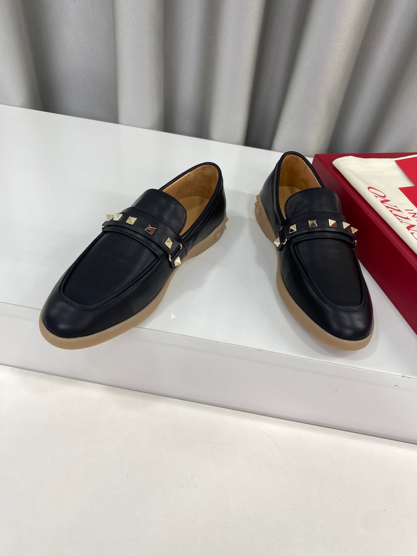 LEISURE FLOWS SPLIT LOAFER IN BLACK CALFSKIN - 35