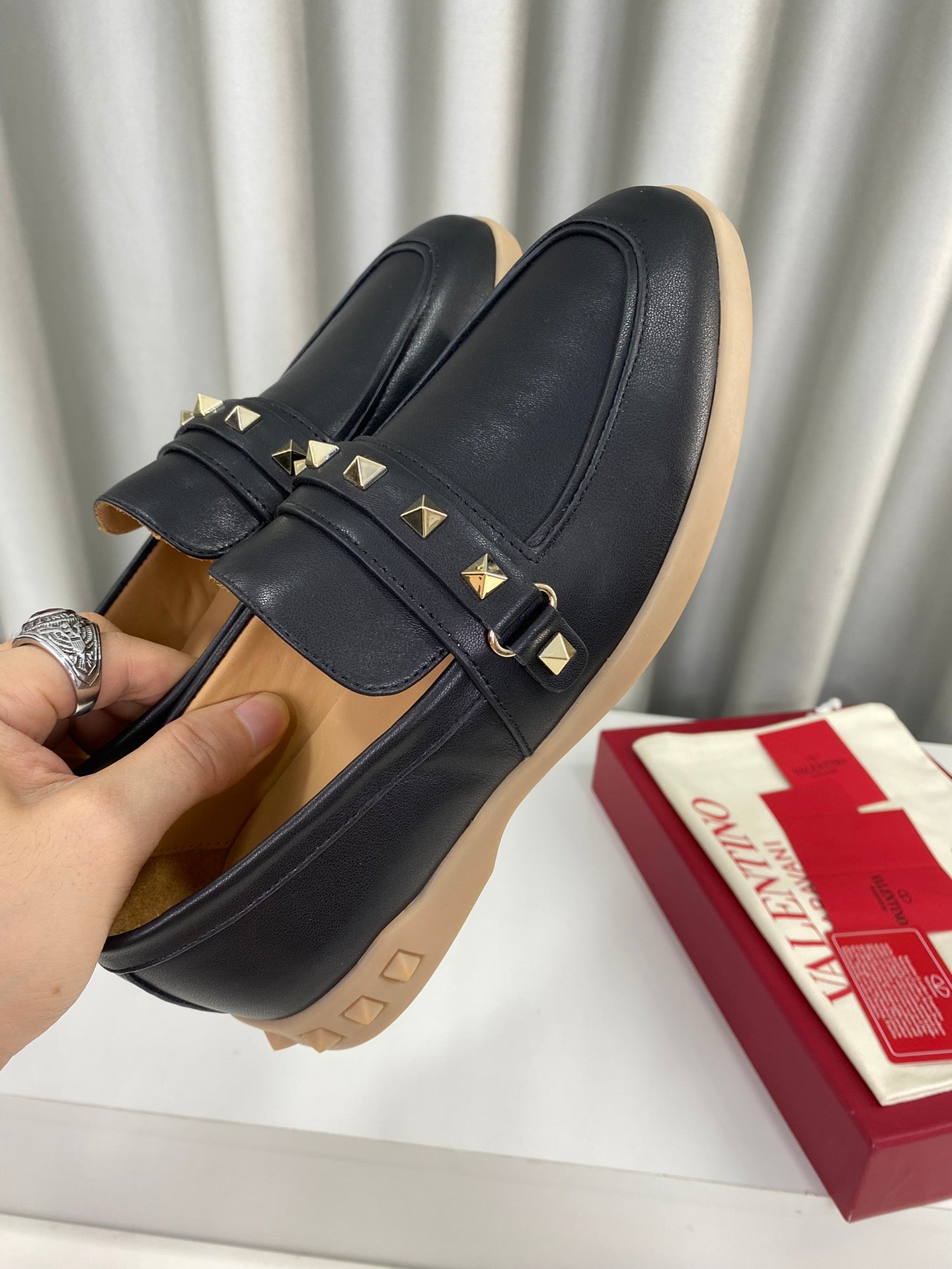 LEISURE FLOWS SPLIT LOAFER IN BLACK CALFSKIN - 35