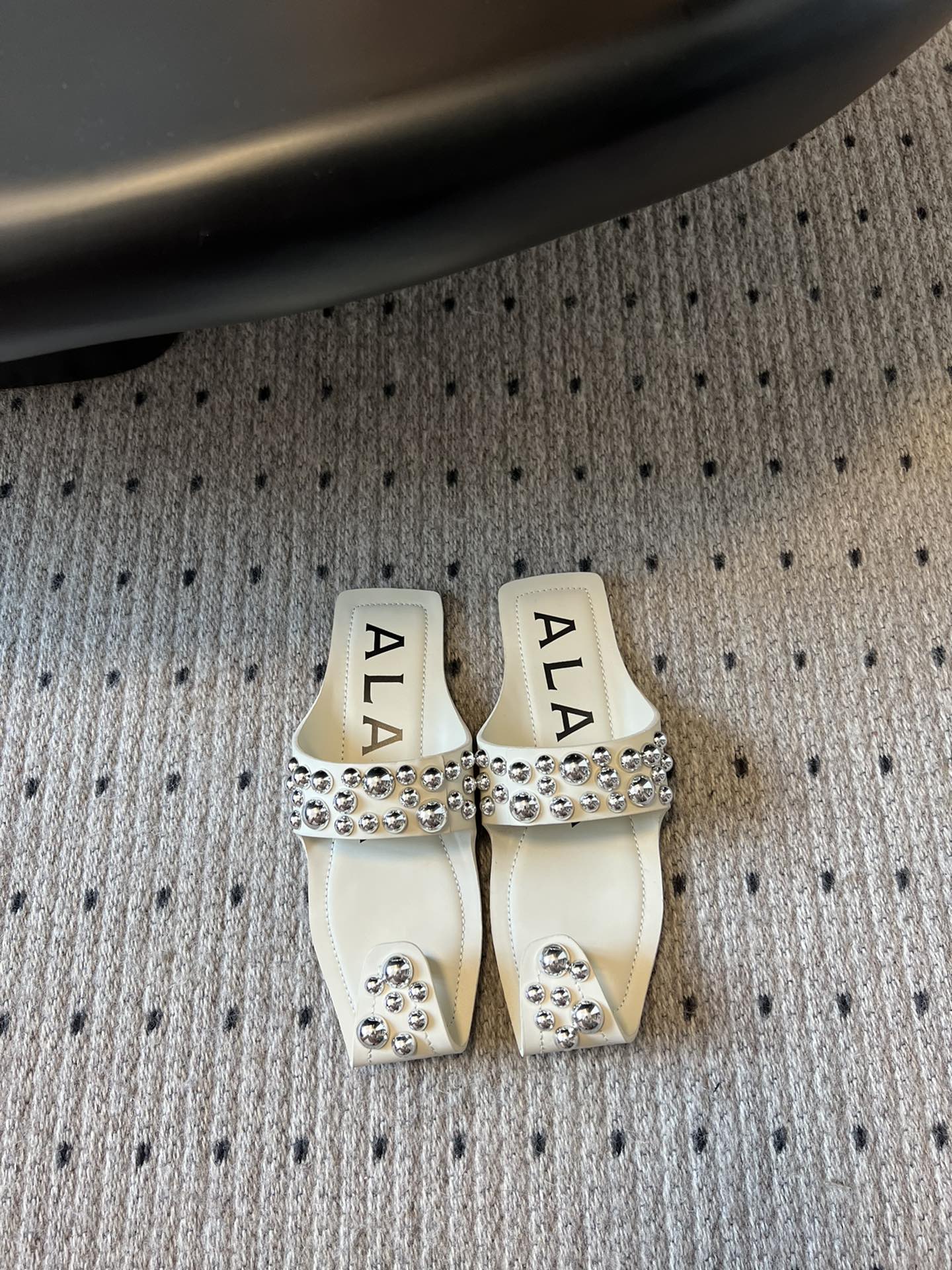 ALAIA FOLDED FLAT MULES WITH SPHERES ON WHITE CALFSKIN - 35