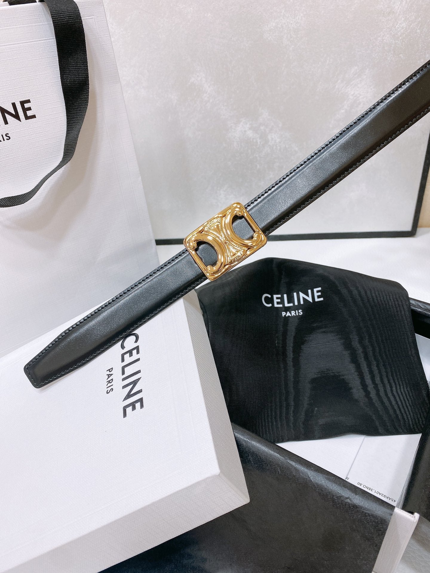 CL MEDIUM 25 MM TRIOMPHE BELT IN TAURILLON AND BLACK CALFSKIN GOLD HARDWARE - 30