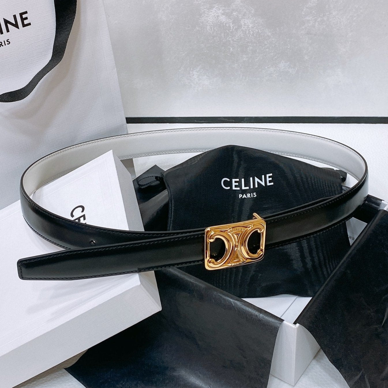 CL MEDIUM 25 MM TRIOMPHE BELT IN TAURILLON AND BLACK CALFSKIN GOLD HARDWARE - 30