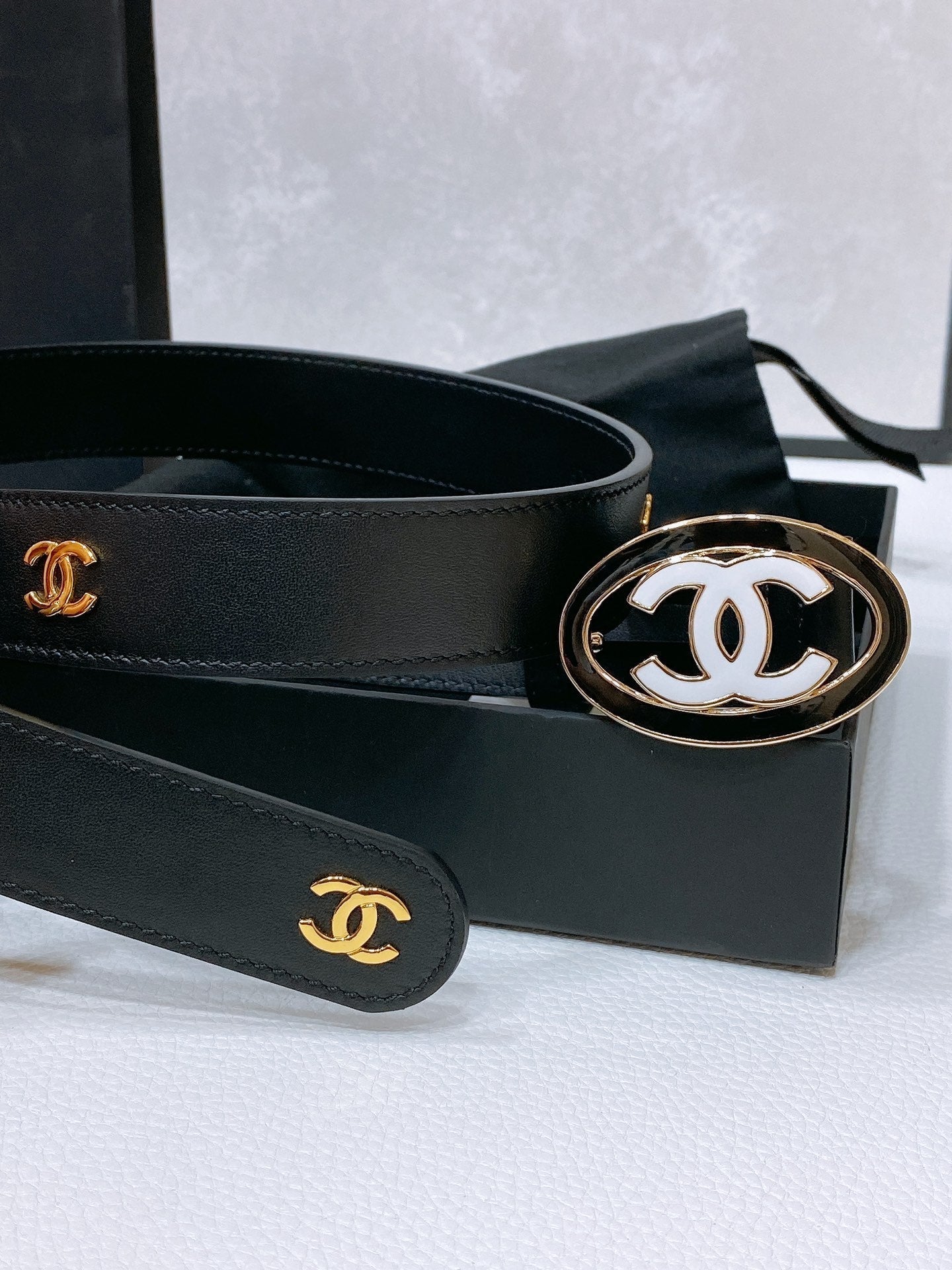 CC 30MM BELT IN BLACK SMOOTH CALFSKIN WHITE MIX BLACK METAL LOGO GOLD HARDWARE - 30