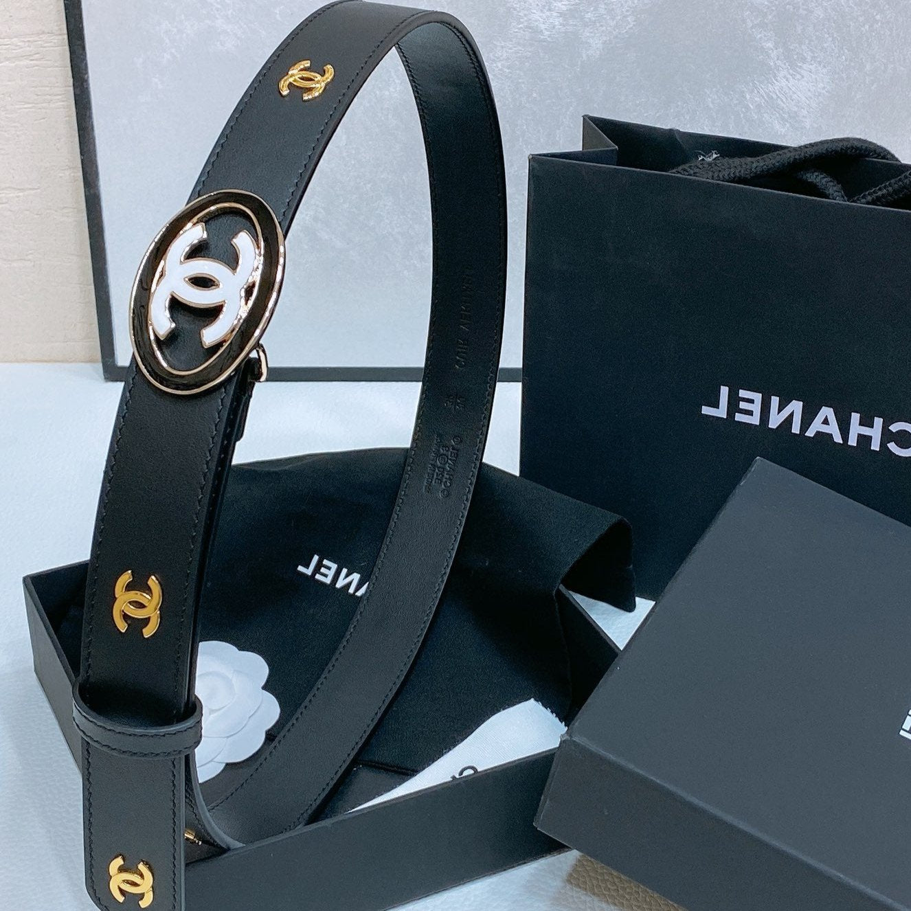 CC 30MM BELT IN BLACK SMOOTH CALFSKIN WHITE MIX BLACK METAL LOGO GOLD HARDWARE - 30