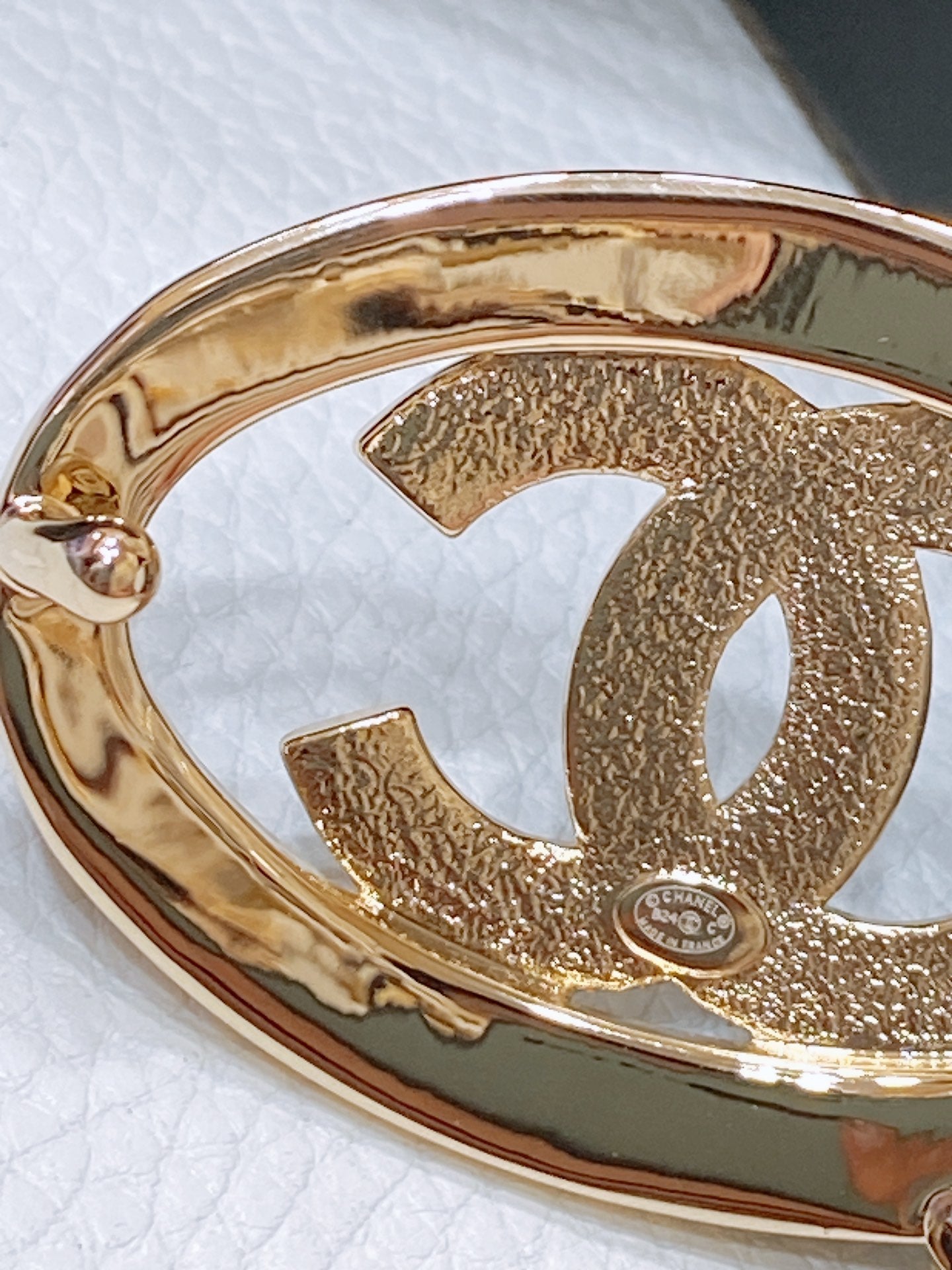 CC 30MM BELT IN WHITE EMBROIDERED CALFSKIN WHITE MIX BLACK METAL LOGO GOLD HARDWARE - 30