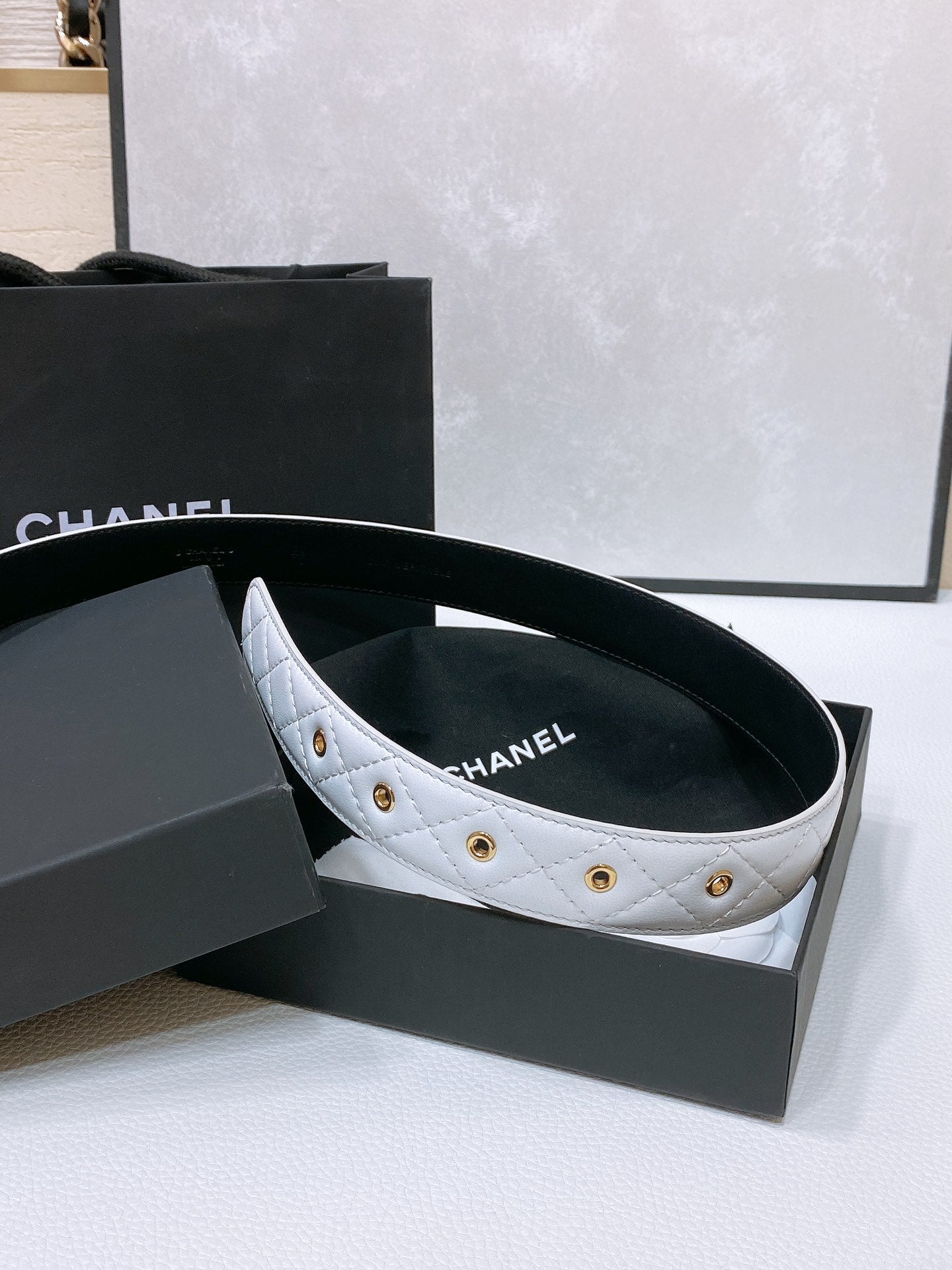 CC 30MM BELT IN WHITE EMBROIDERED CALFSKIN WHITE MIX BLACK METAL LOGO GOLD HARDWARE - 30