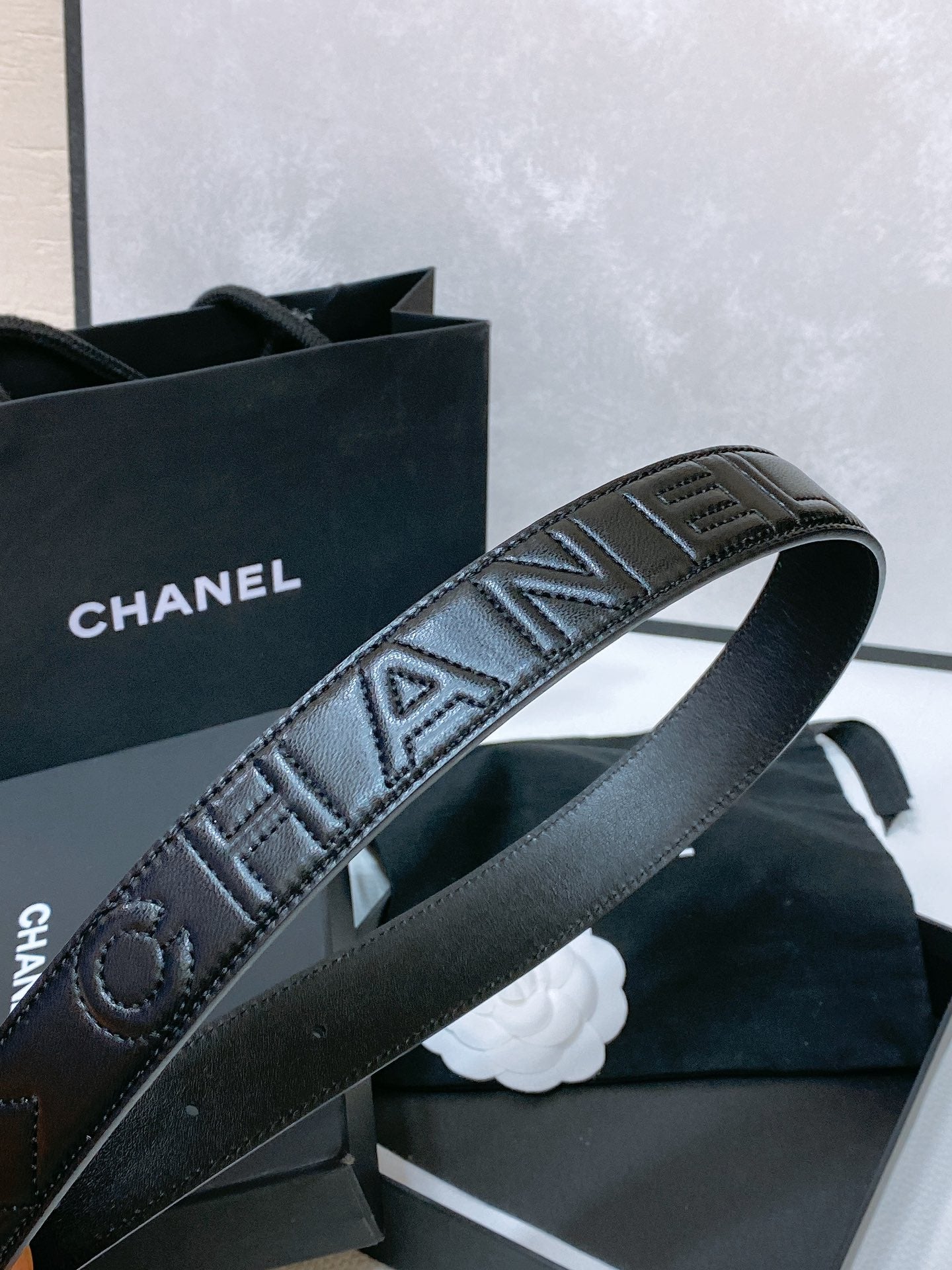 CC 30MM BELT IN BLACK EMBROIDERED CALFSKIN WHITE MIX BLACK METAL HARDWARE - 30