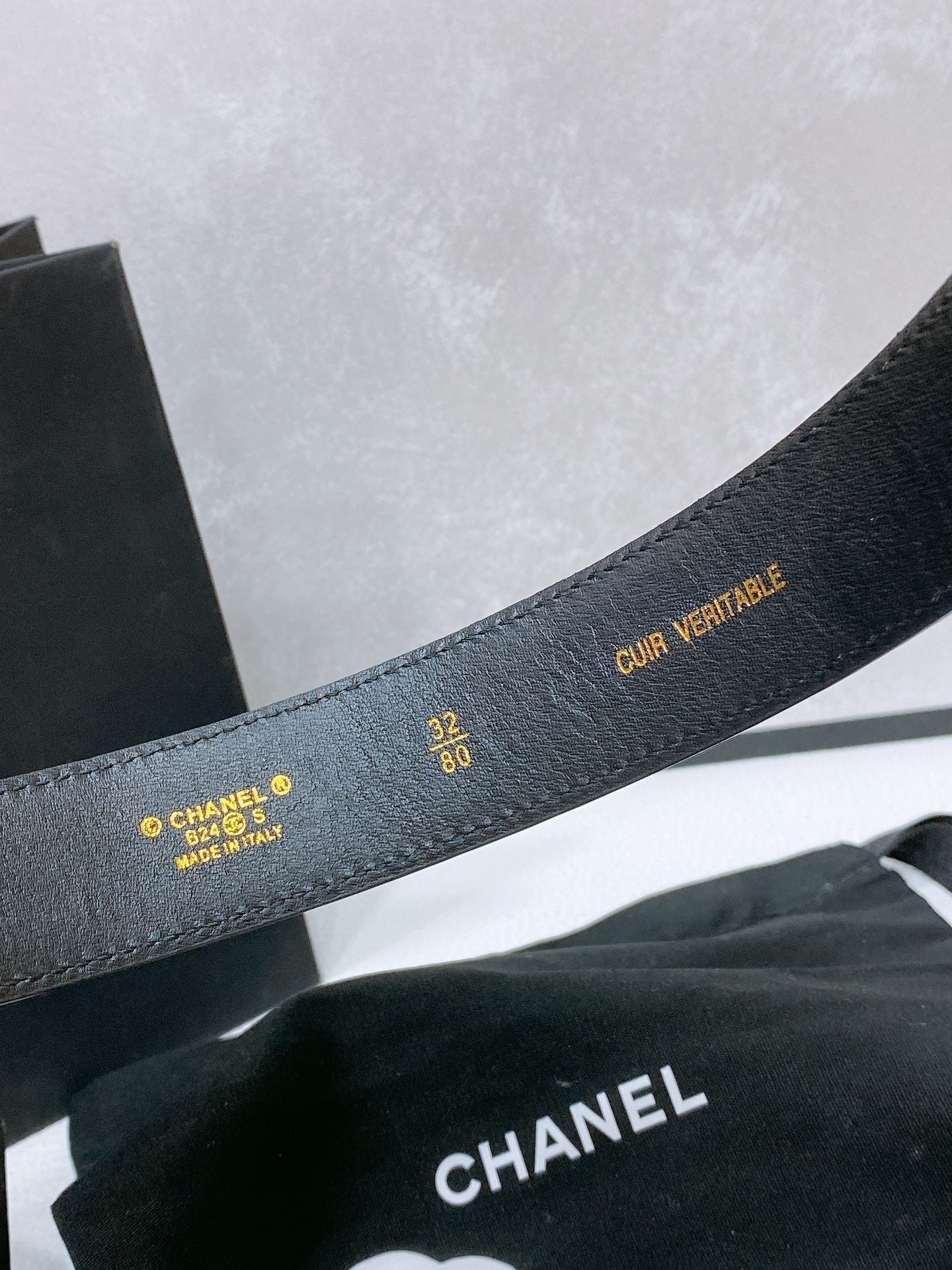 CC 30MM BELT IN BLACK EMBROIDERED CALFSKIN WHITE MIX BLACK METAL HARDWARE - 30