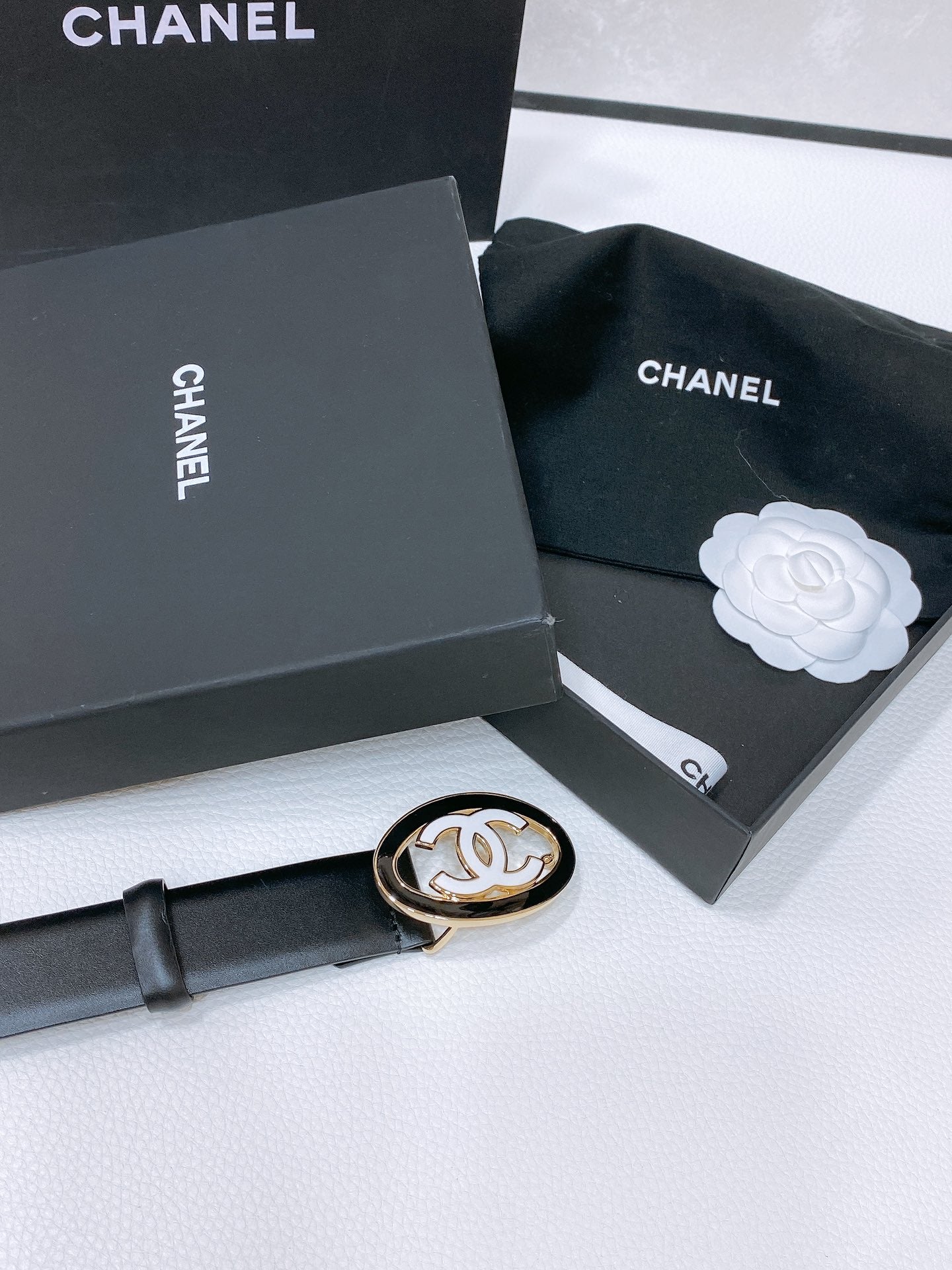 CC 30MM BELT IN BLACK SMOOTH CALFSKIN WHITE MIX BLACK METAL HARDWARE - 30