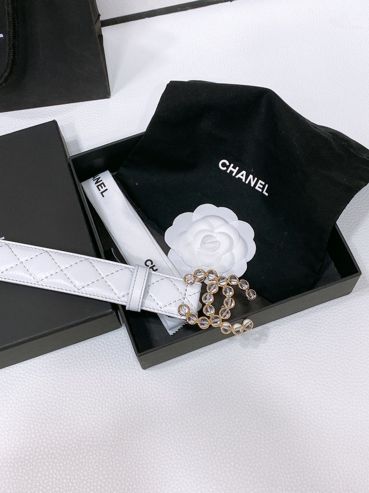 CC BELT 30 MM IN WHITE EMBROIDERED CALFSKIN PEARL LOGO WITH GOLD HARDWARE - 30