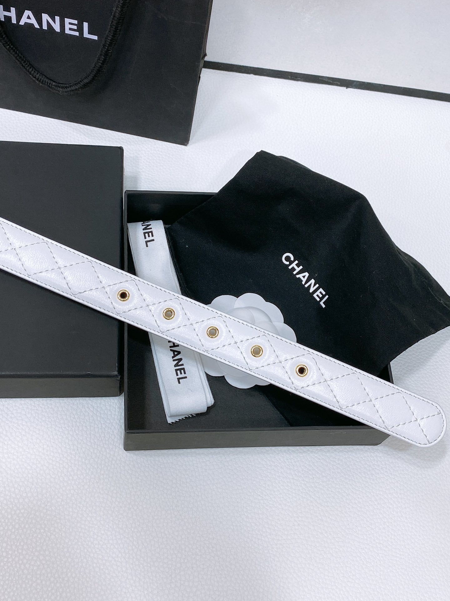 CC BELT 30 MM IN WHITE EMBROIDERED CALFSKIN PEARL LOGO WITH GOLD HARDWARE - 30