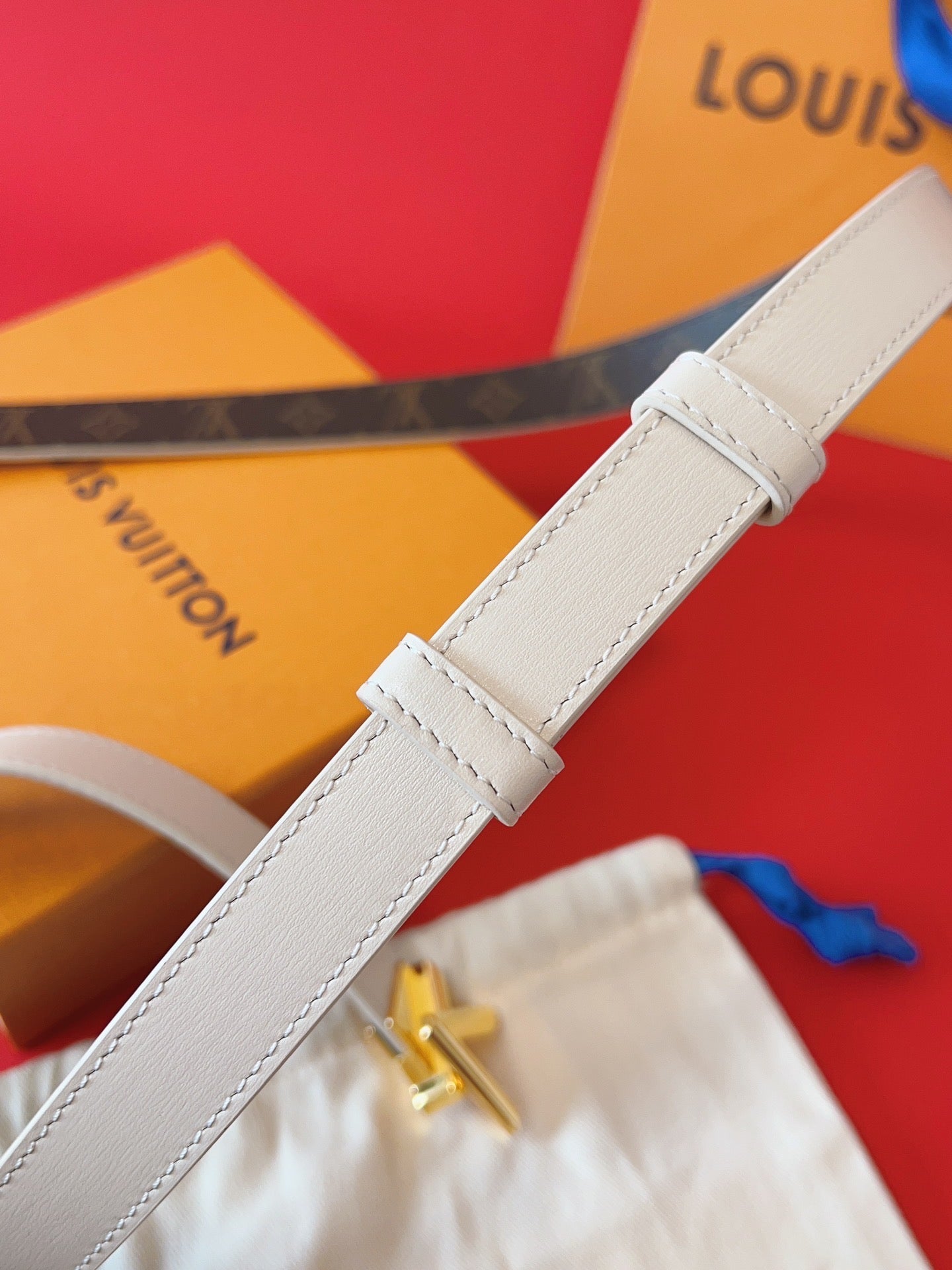 LV GO-14 20MM BELT IN WHITE CALFSKIN GOLD HARDWARE - 30
