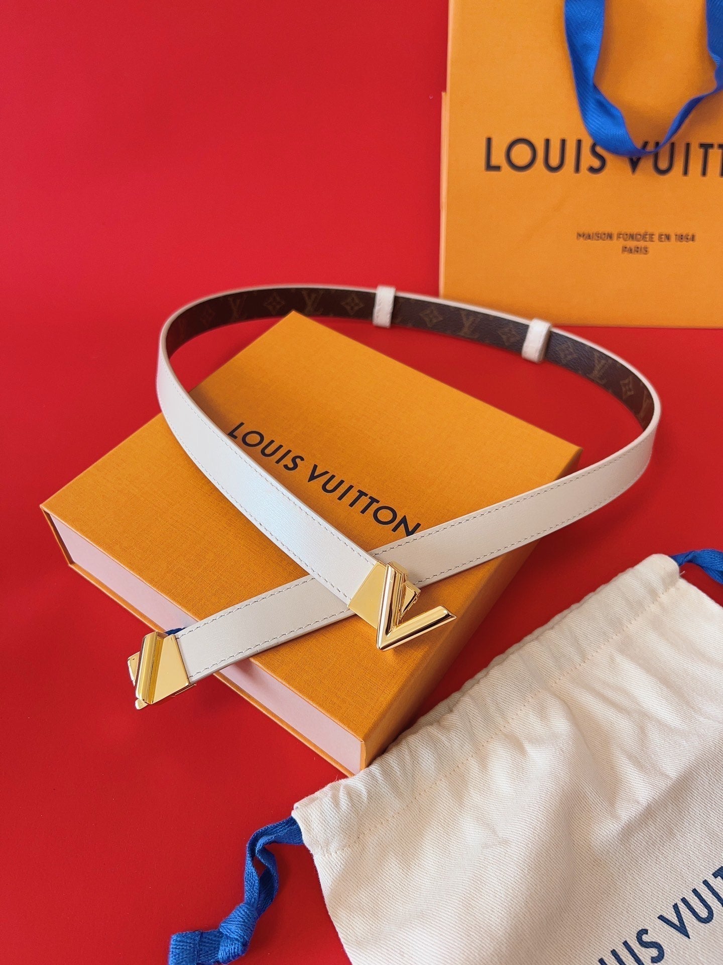 LV GO-14 20MM BELT IN WHITE CALFSKIN GOLD HARDWARE - 30