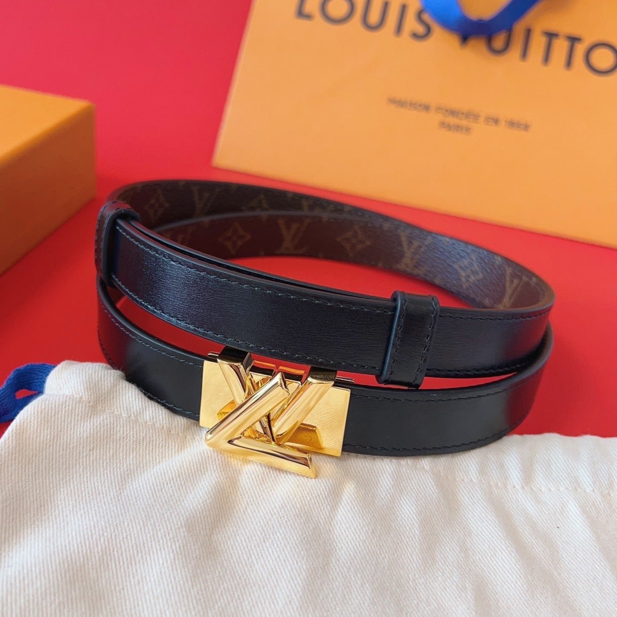 LV GO-14 20MM BELT IN BLACK CALFSKIN GOLD HARDWARE - 30