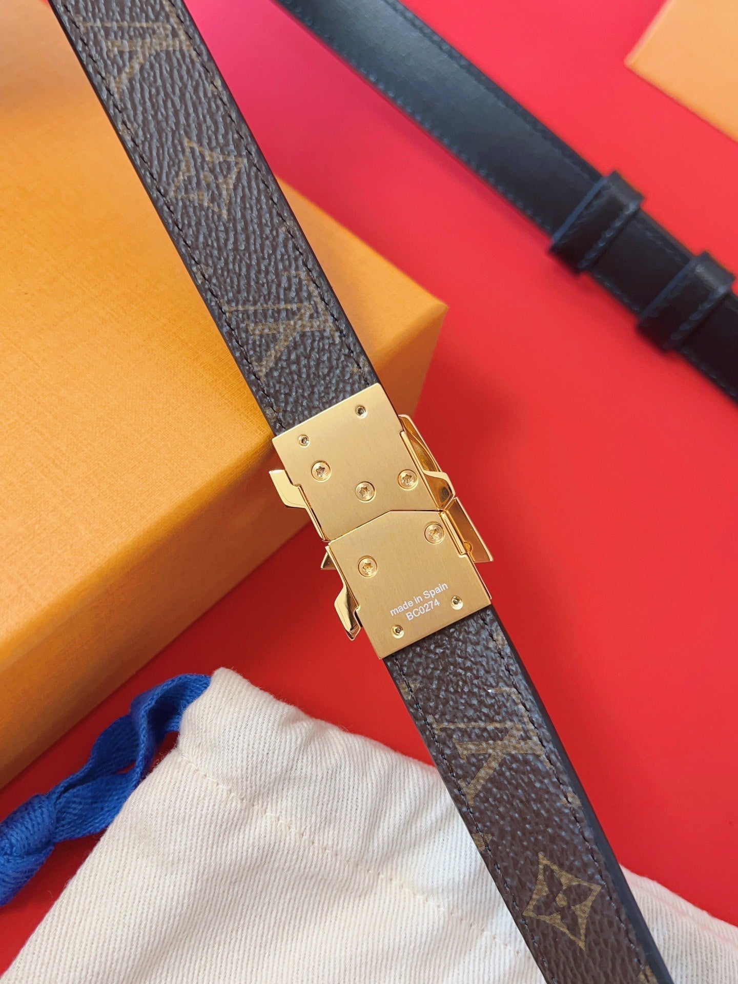 LV GO-14 20MM BELT IN BLACK CALFSKIN GOLD HARDWARE - 30