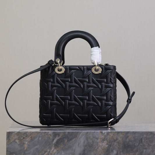СУМКА LADY BAG 24 З ЧОРНОЇ ТЕЛЯЧОЇ ШКІРИ GRAPHIC CANNAGE ТА МЕТАЛЕВИМИ ПІДВІСКАМИ З ОБРОБКОЮ БЛІДИМ ЗОЛОТОМ