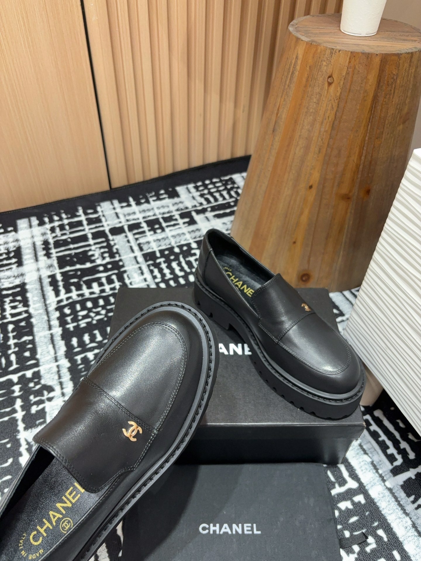 CC MOCCASINS IN BLACK CALFSKIN - 35