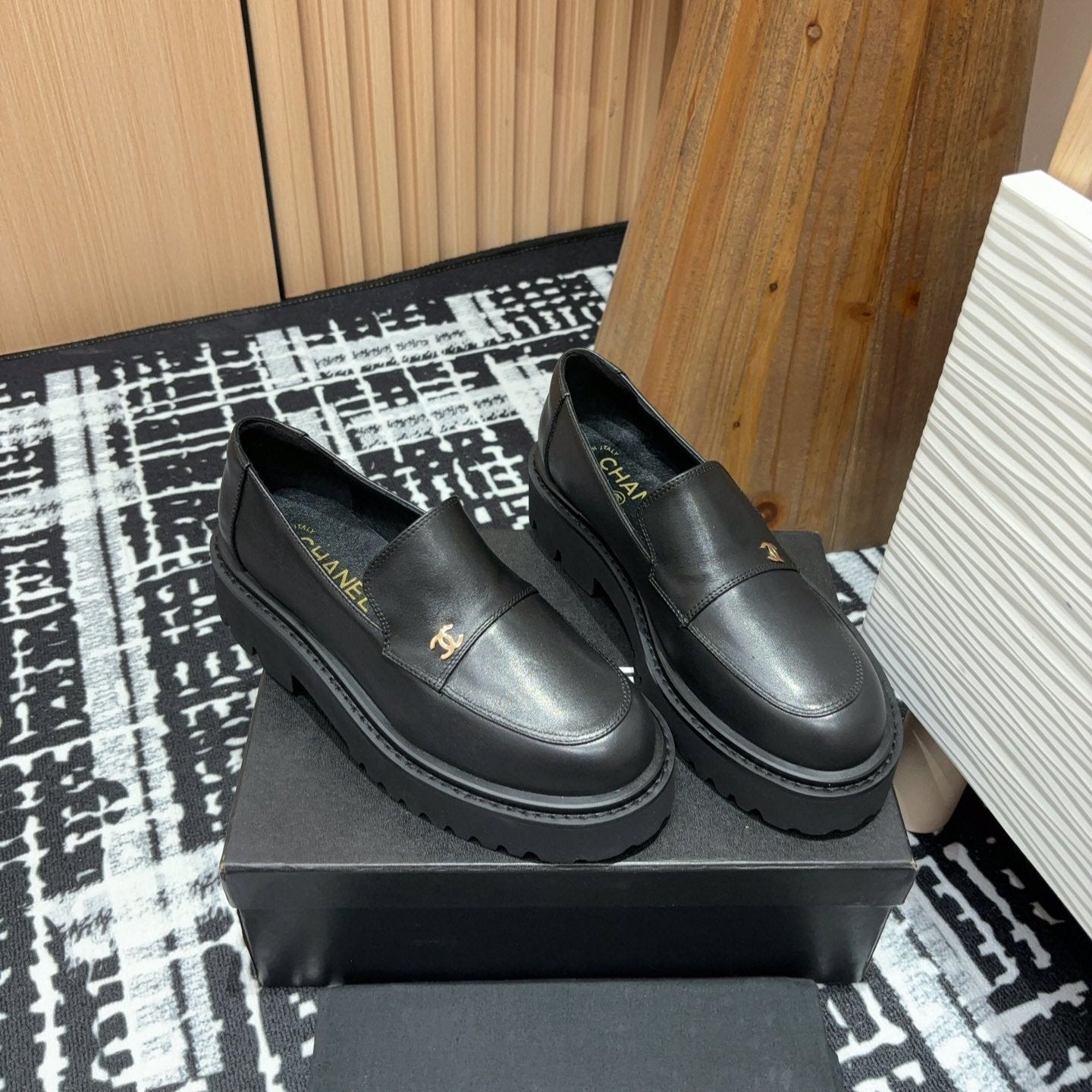 CC MOCCASINS IN BLACK CALFSKIN - 35
