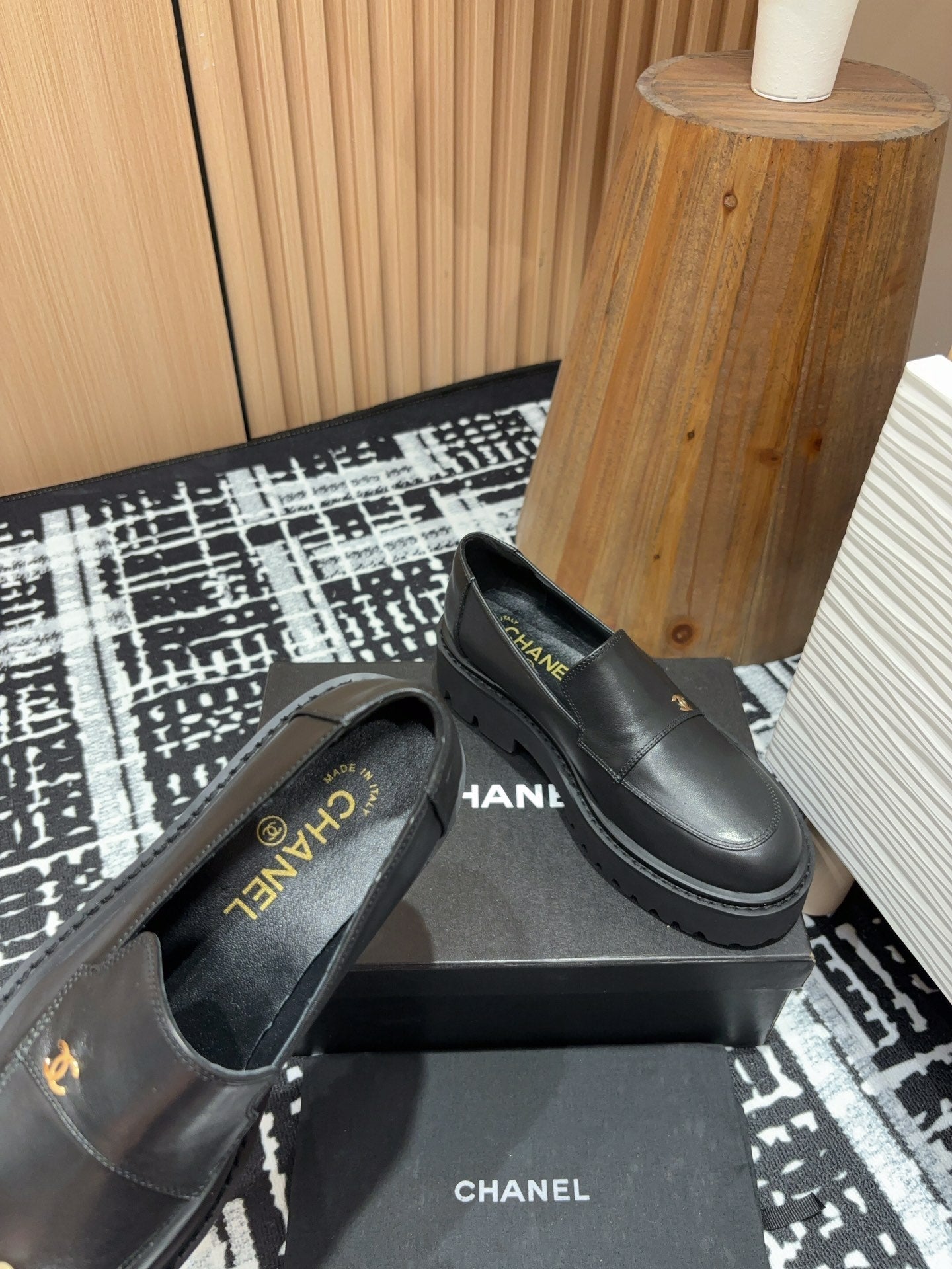CC MOCCASINS IN BLACK CALFSKIN - 35