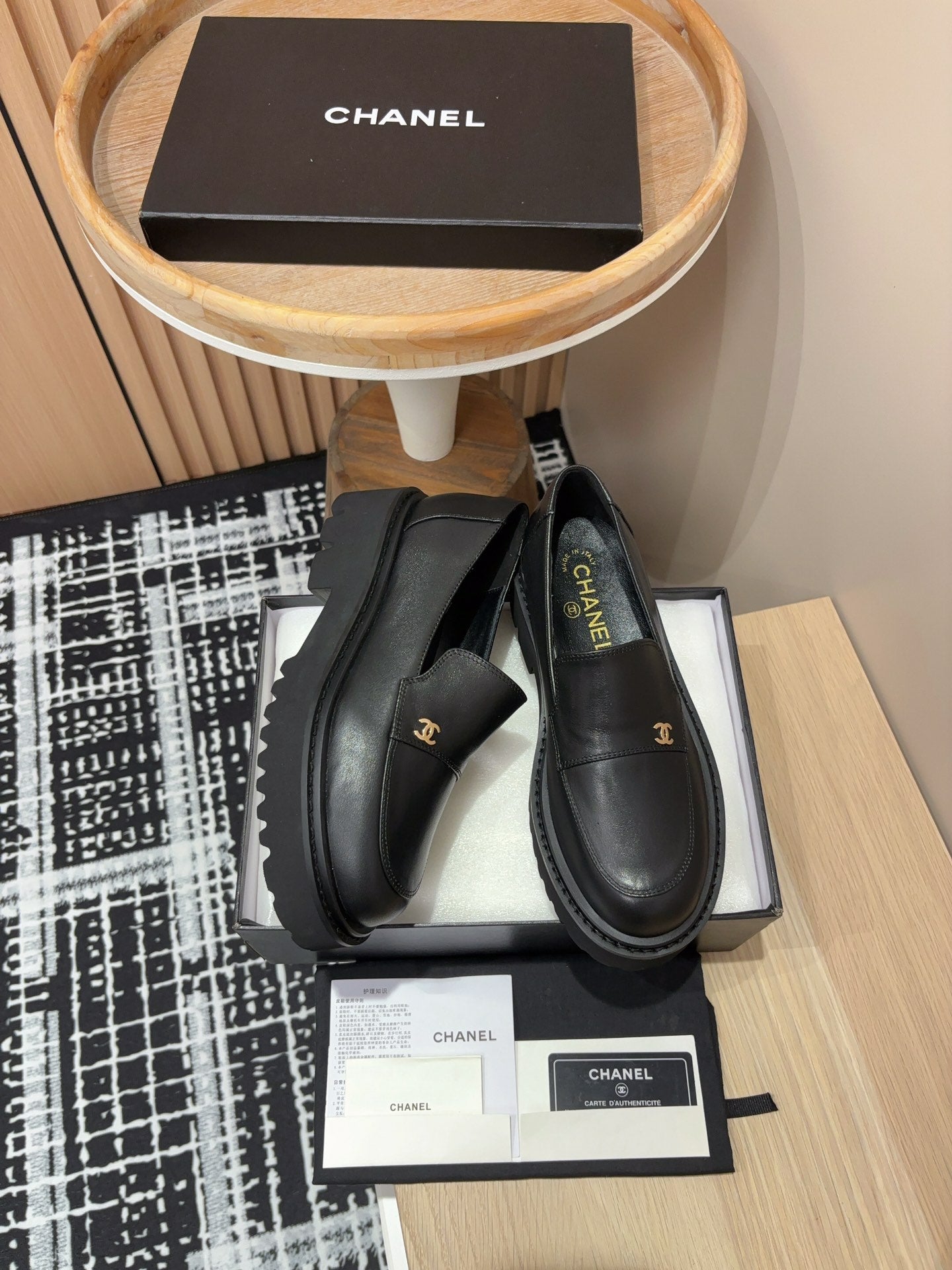 CC MOCCASINS IN BLACK CALFSKIN - 35