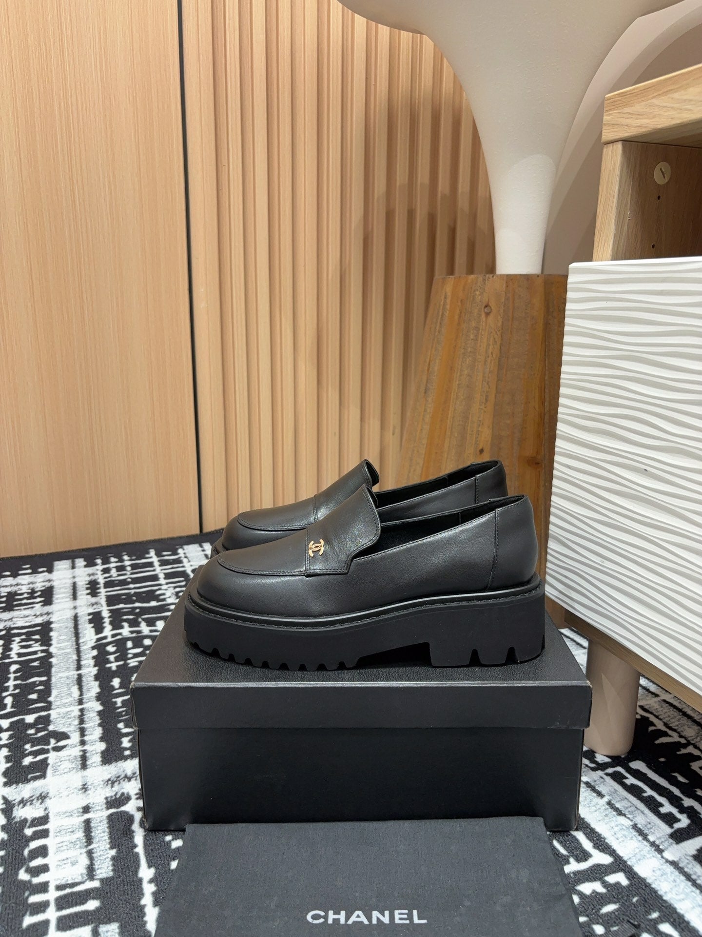CC MOCCASINS IN BLACK CALFSKIN - 35
