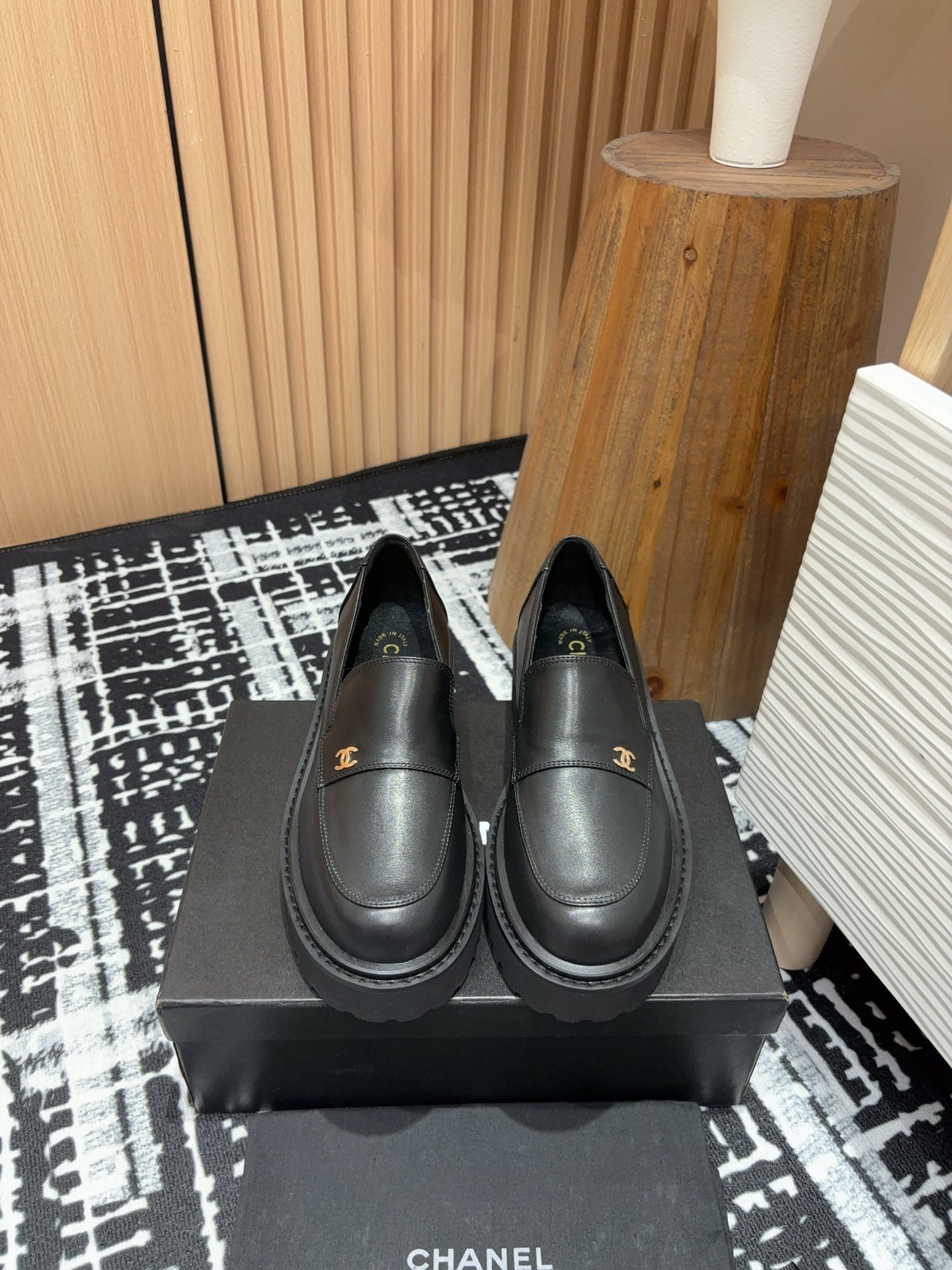 CC MOCCASINS IN BLACK CALFSKIN - 35