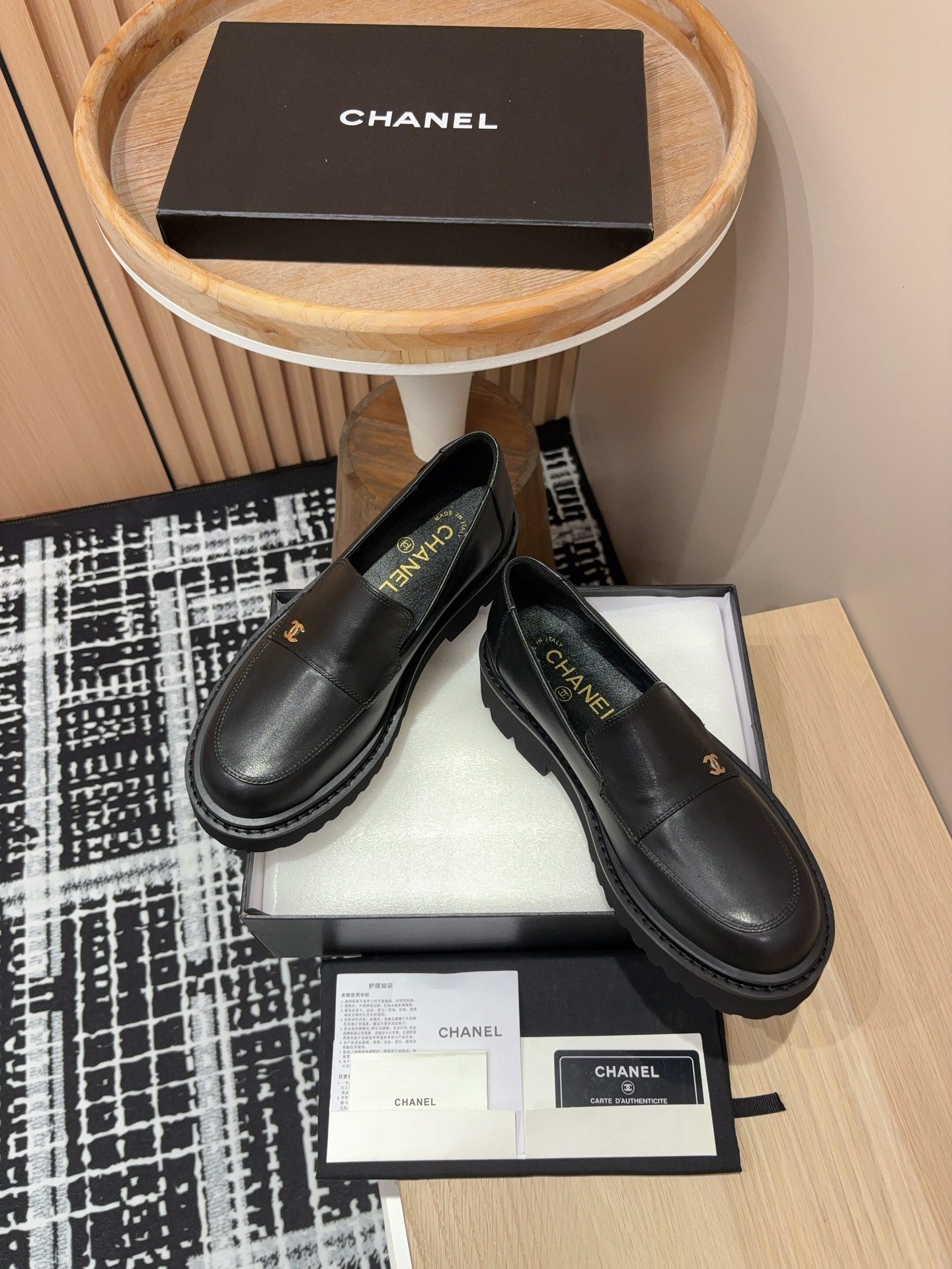 CC MOCCASINS IN BLACK CALFSKIN - 35