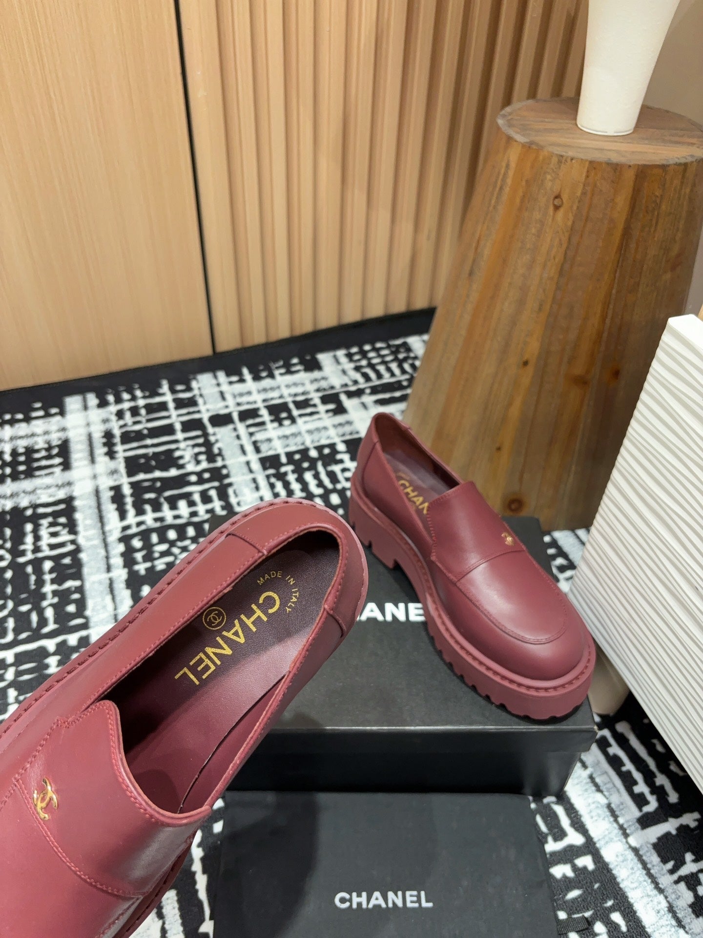 CC MOCCASINS IN BURGUNDY RED CALFSKIN - 35