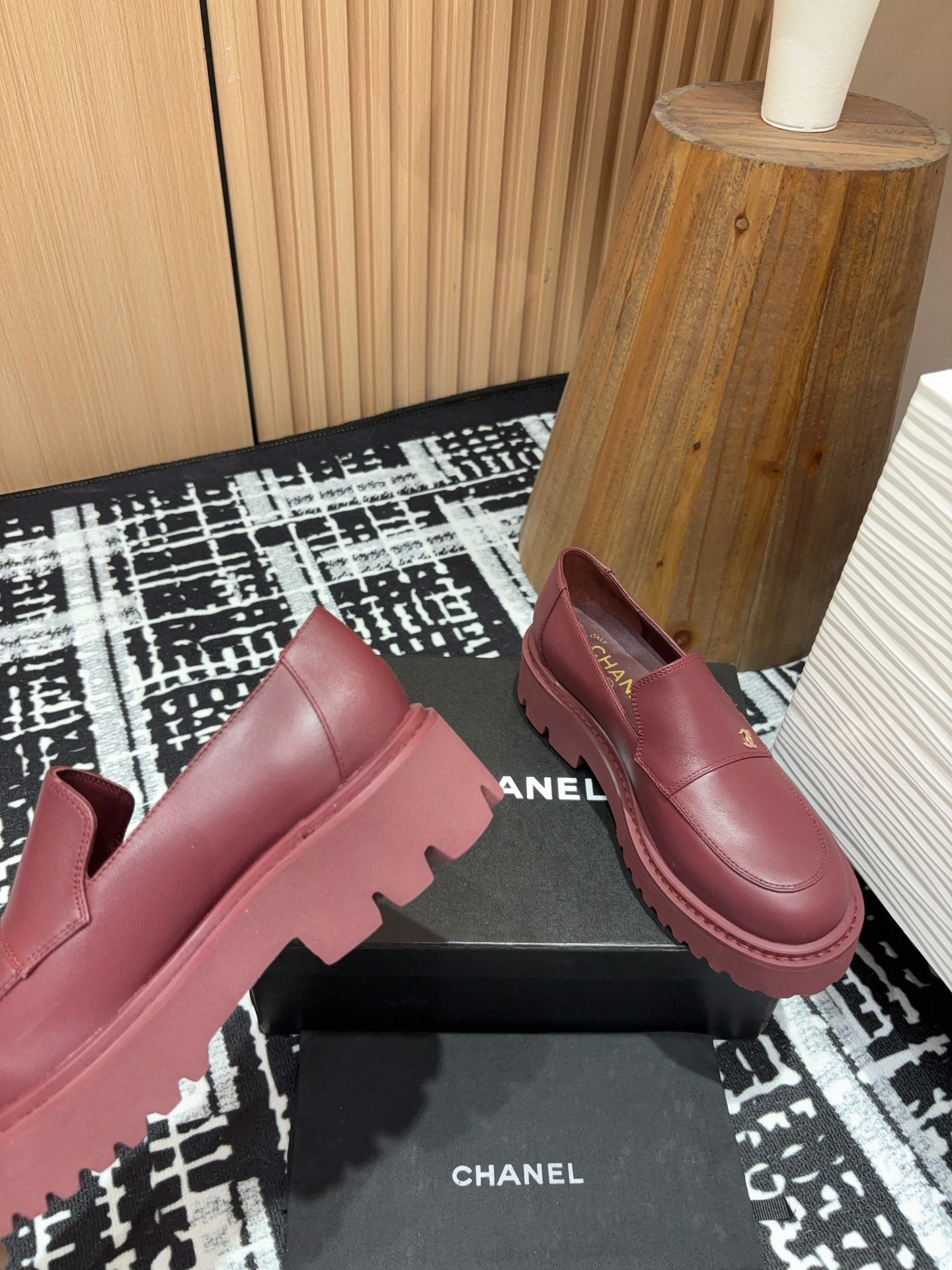 CC MOCCASINS IN BURGUNDY RED CALFSKIN - 35