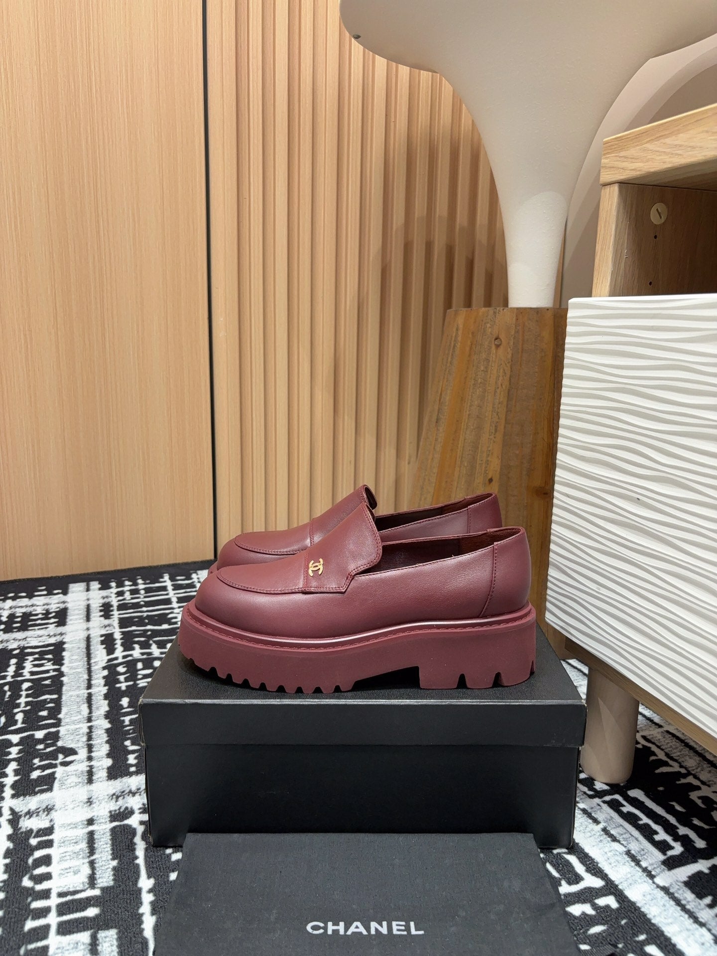 CC MOCCASINS IN BURGUNDY RED CALFSKIN - 35