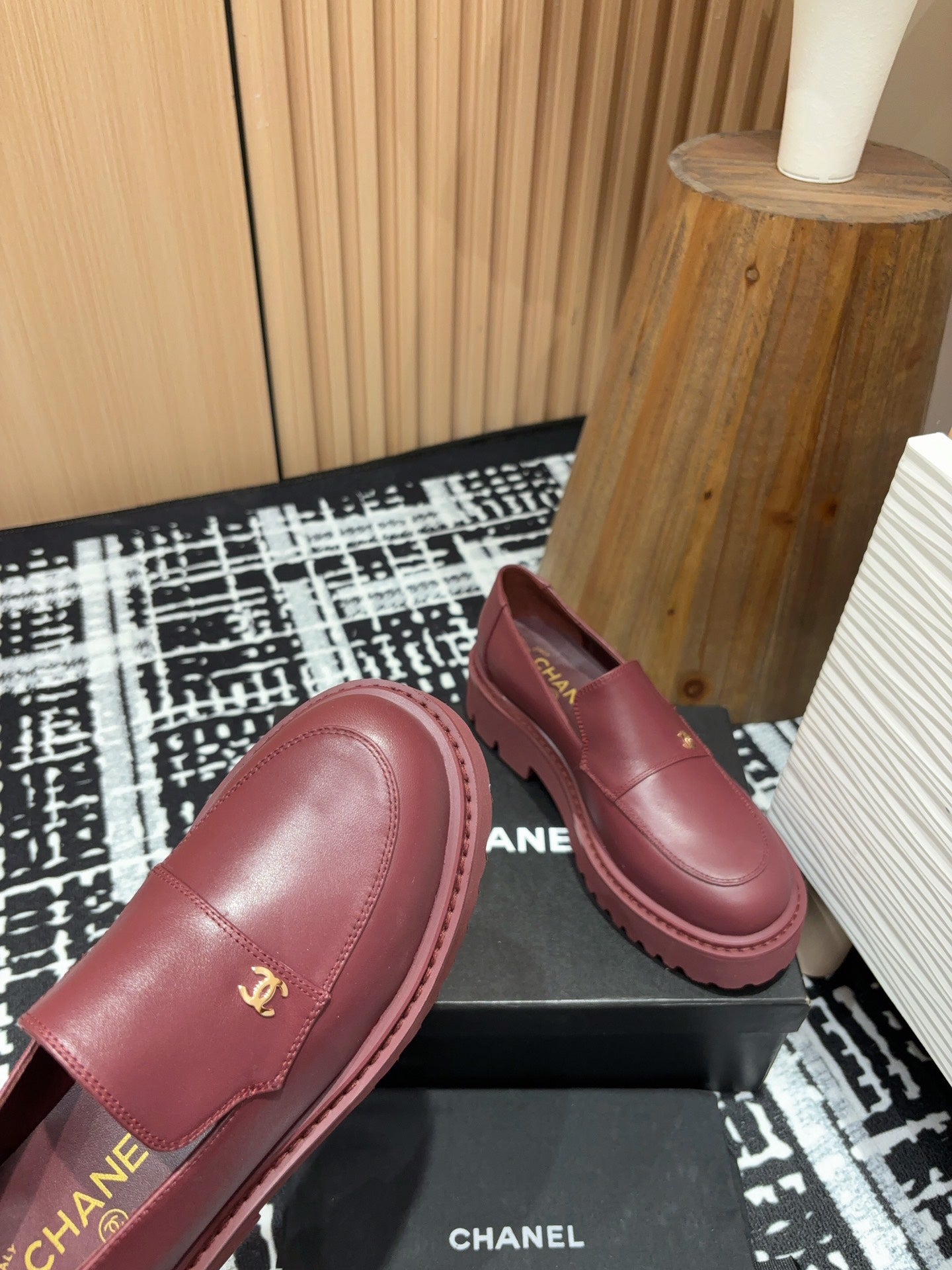 CC MOCCASINS IN BURGUNDY RED CALFSKIN - 35
