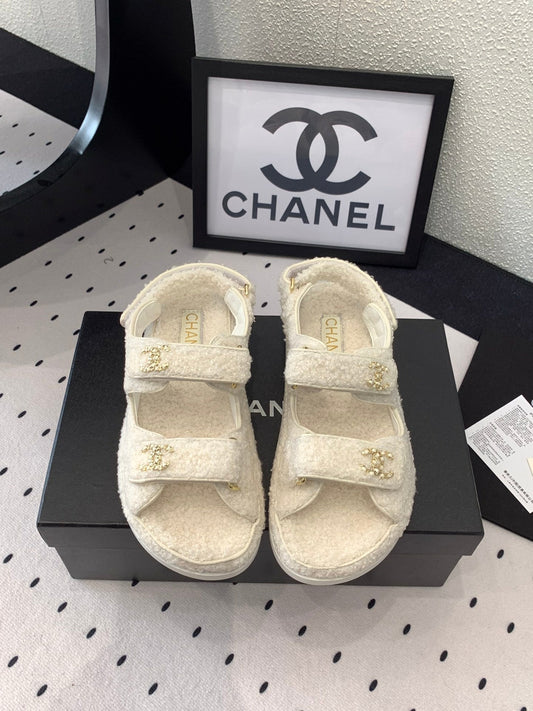 CC DAD SANDAL WHITE LAMB FUR - 35