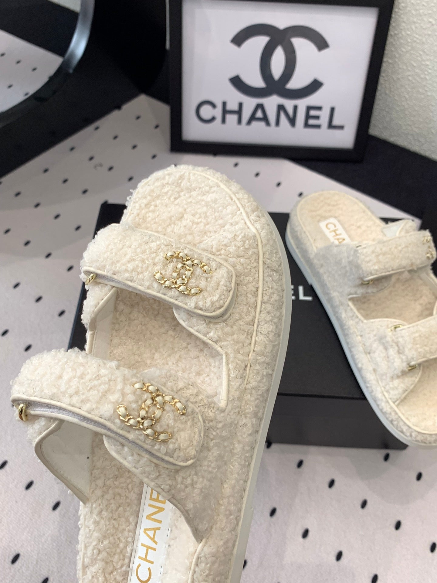 CC DAD SANDAL MULE IN WHITE LAMB FUR - 35