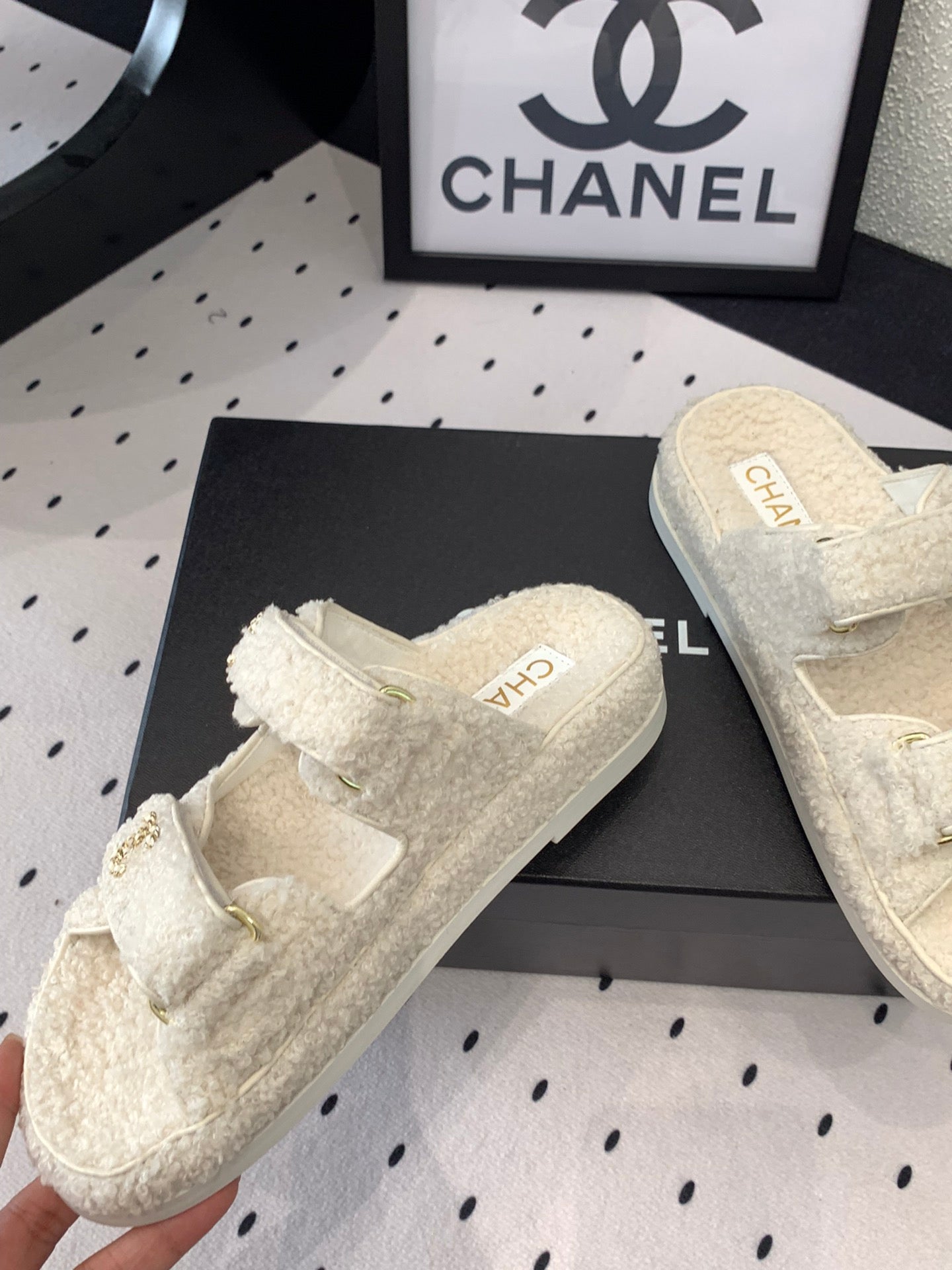 CC DAD SANDAL MULE IN WHITE LAMB FUR - 35
