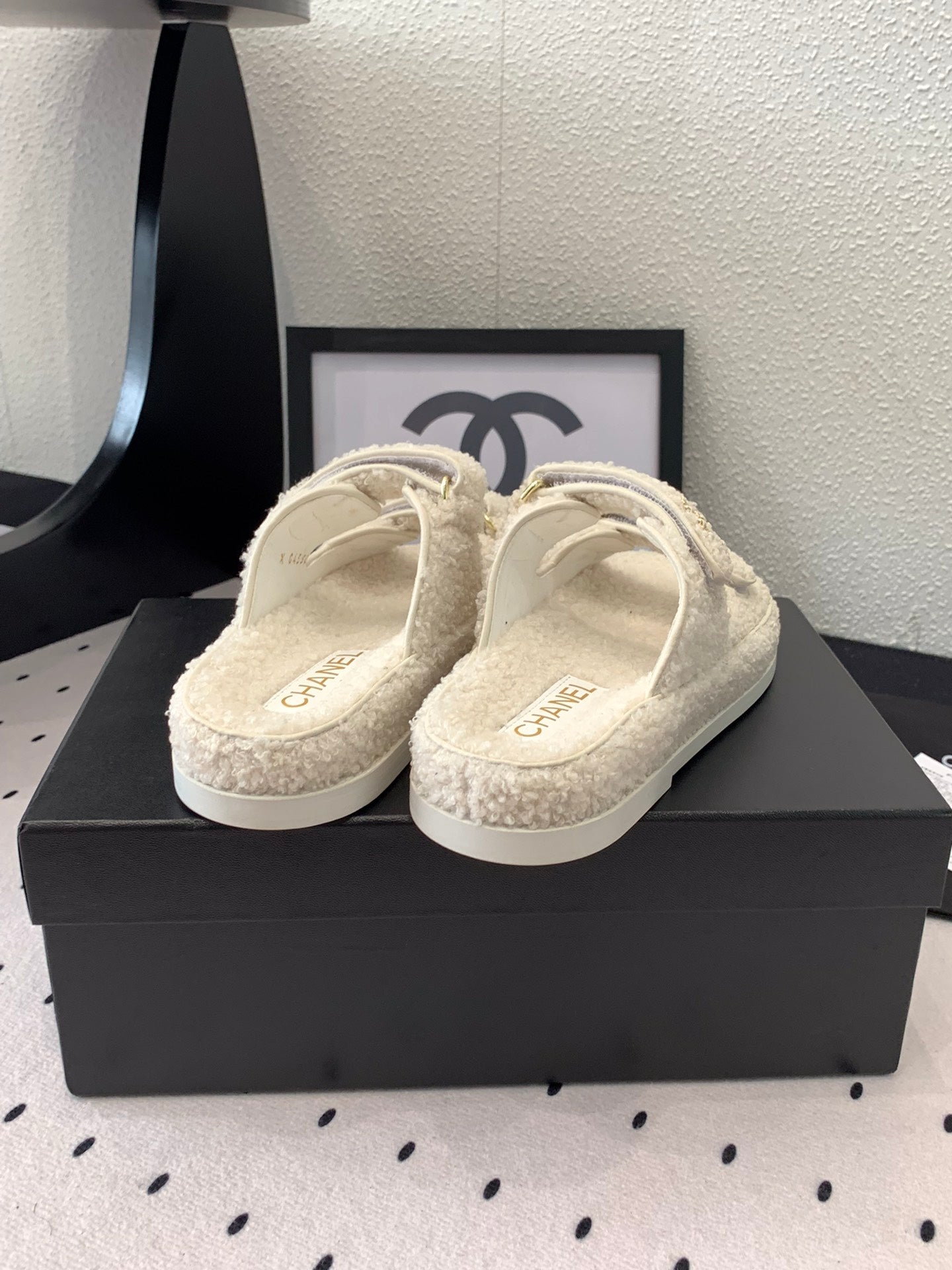 CC DAD SANDAL MULE IN WHITE LAMB FUR - 35