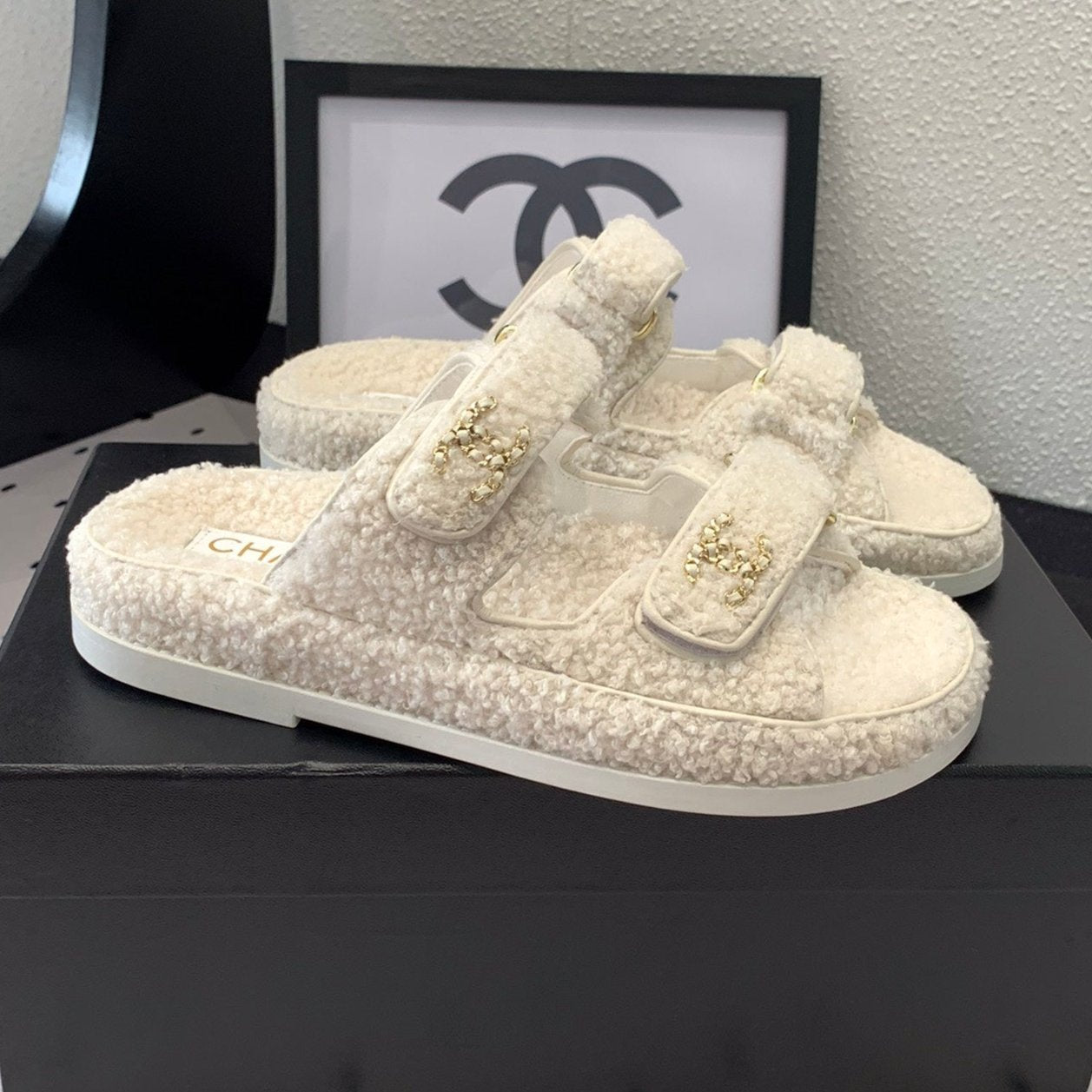 CC DAD SANDAL MULE IN WHITE LAMB FUR - 35
