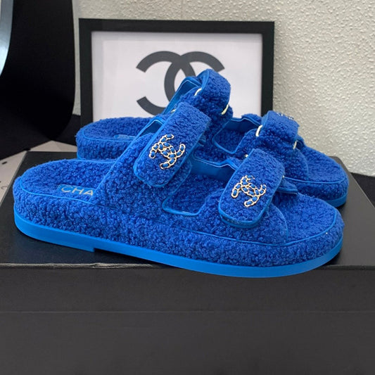 CC DAD SANDAL MULE IN AZURE BLUE LAMB FUR - 35