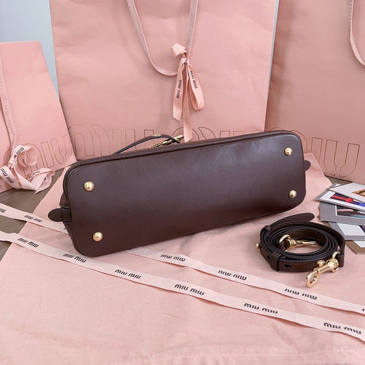 СУМКА AVENTURE NAPPA BAG 28 З ОВЕЧОЇ ШКІРИ КОЛЬОРУ КАШТАН З ФУРНІТУРОЮ ЗІ ЗОЛОТА