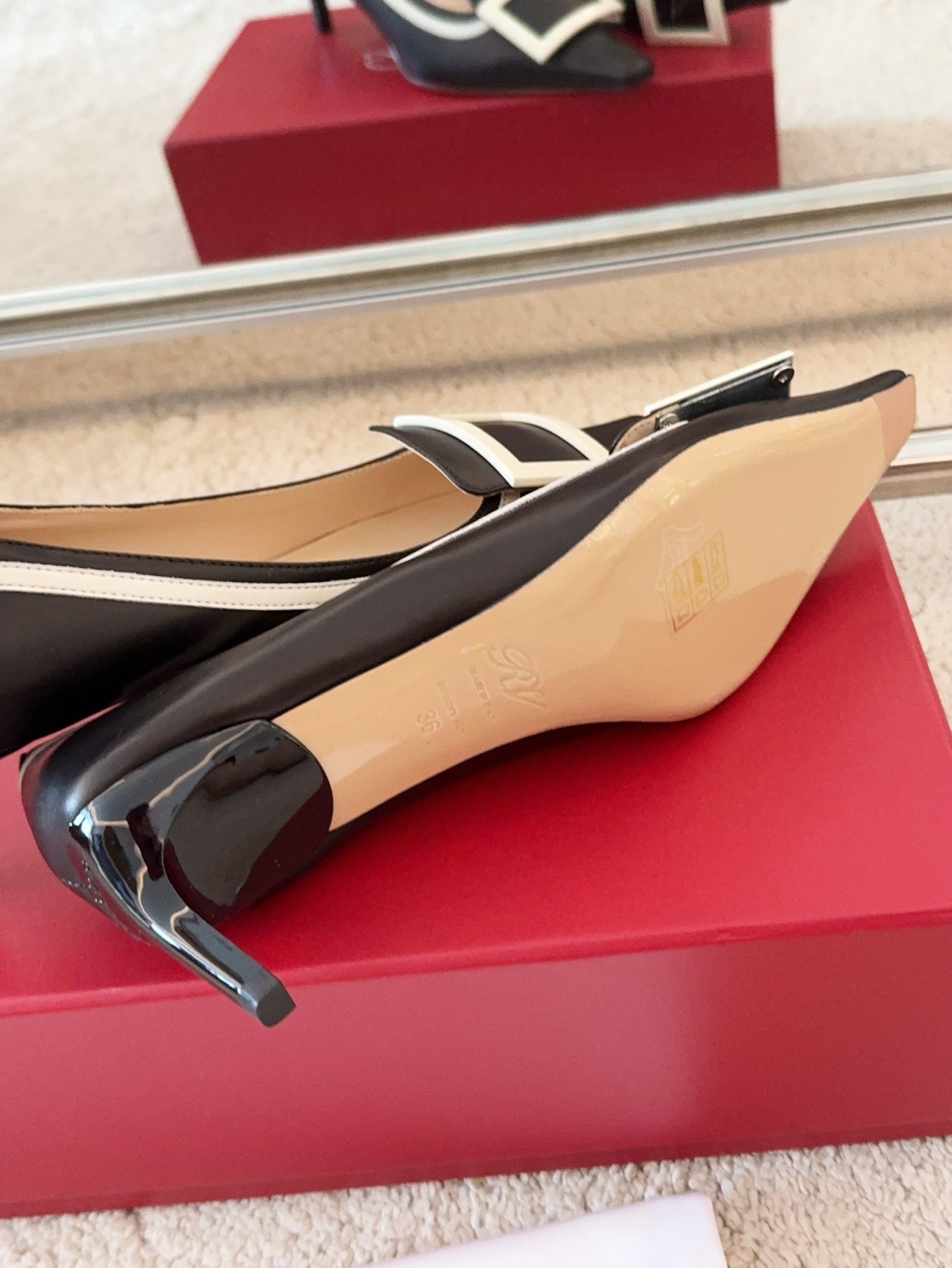 VIV’ CANARD PUMPS IN BLACK SHINY CALFSKIN - 34
