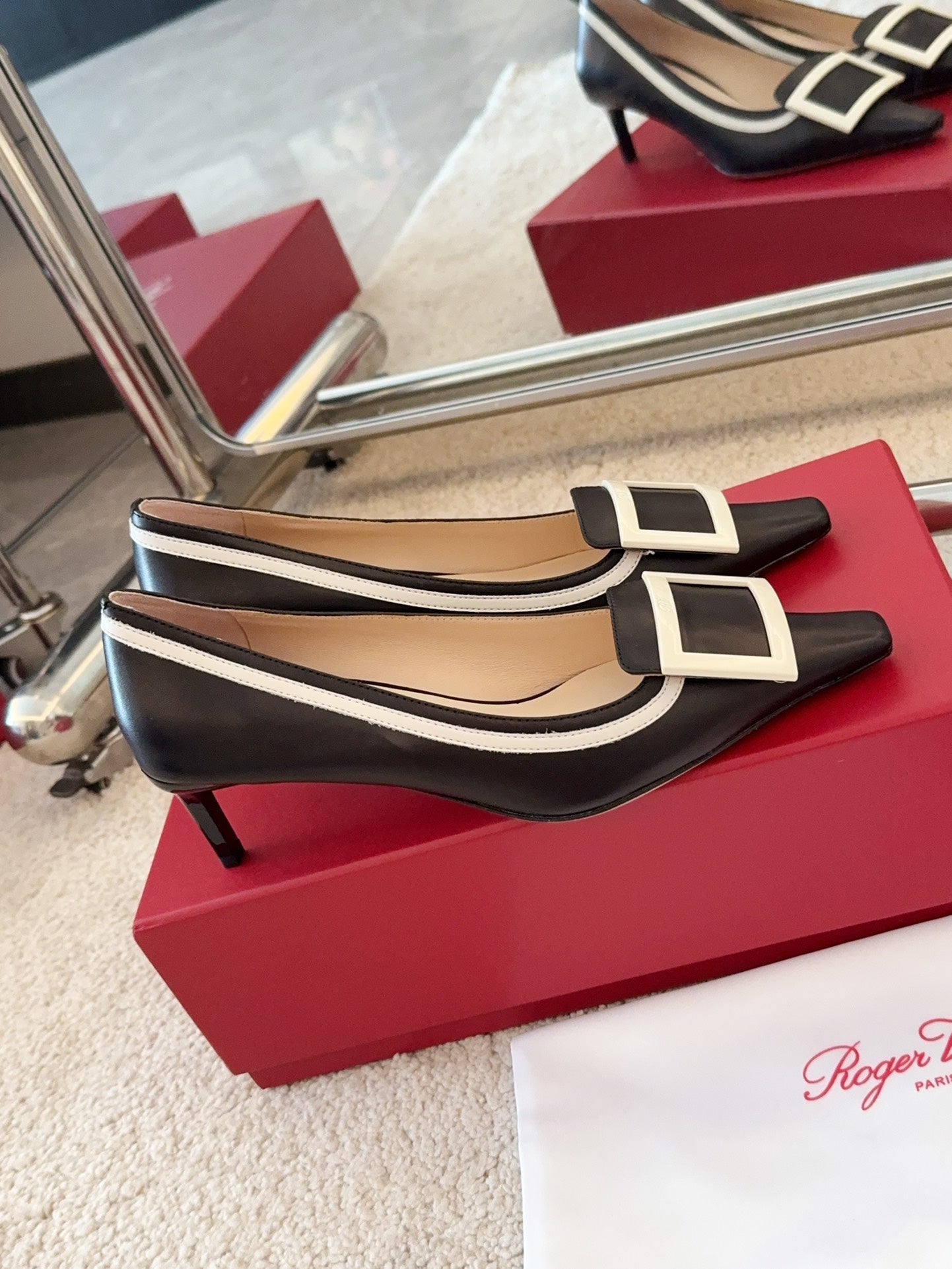 VIV’ CANARD PUMPS IN BLACK SHINY CALFSKIN - 34