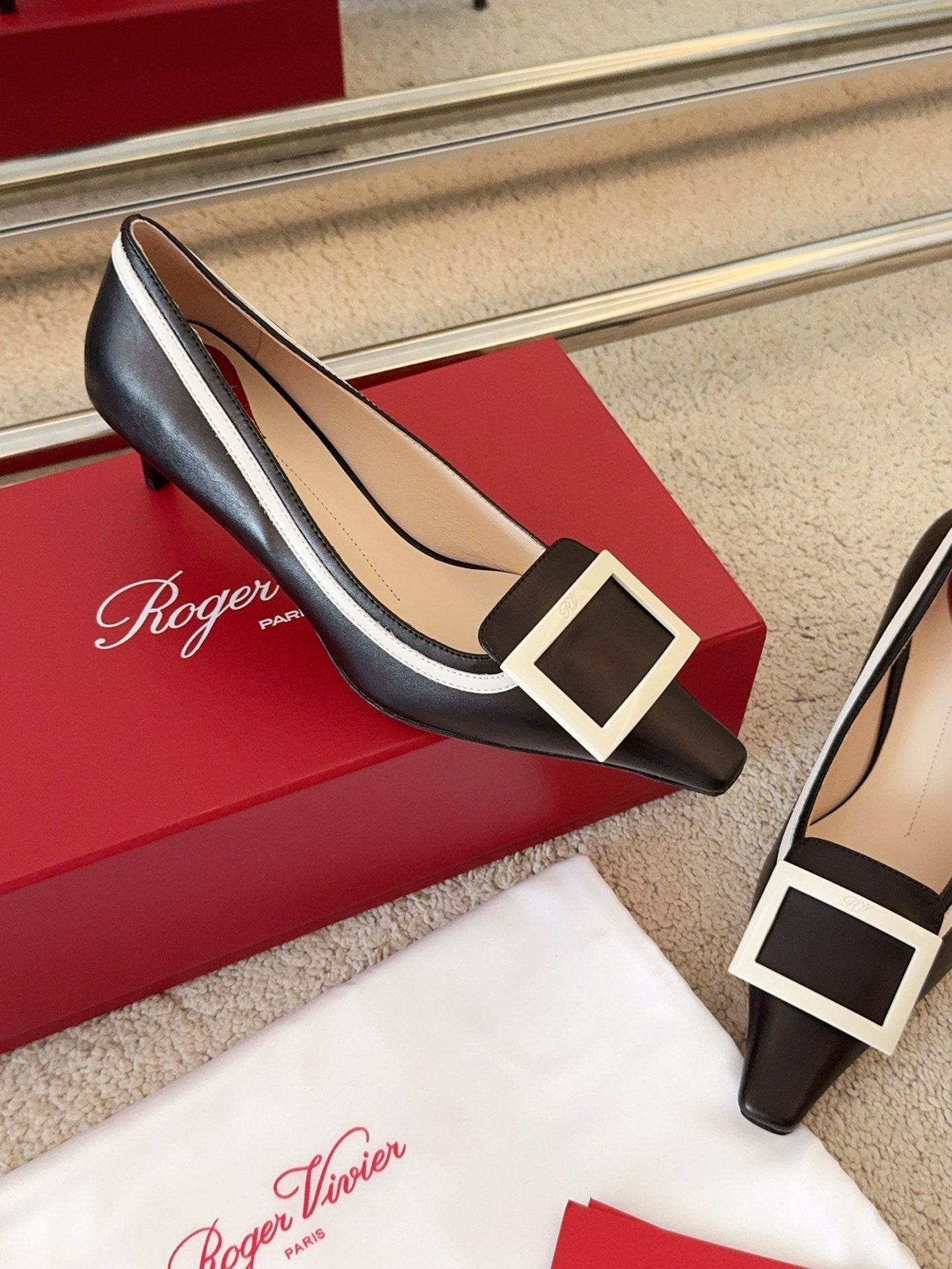VIV’ CANARD PUMPS IN BLACK SHINY CALFSKIN - 34