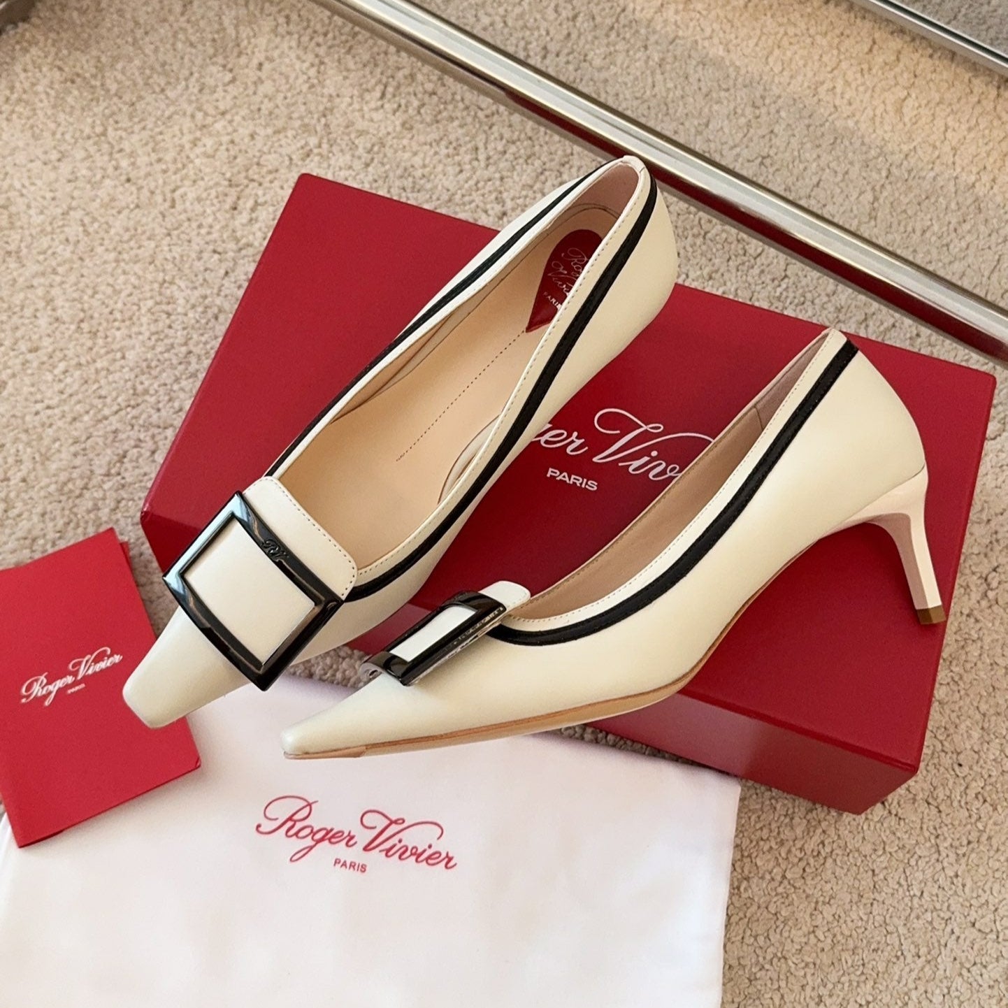 VIV’ CANARD PUMPS IN OFF WHITE SHINY CALFSKIN - 34