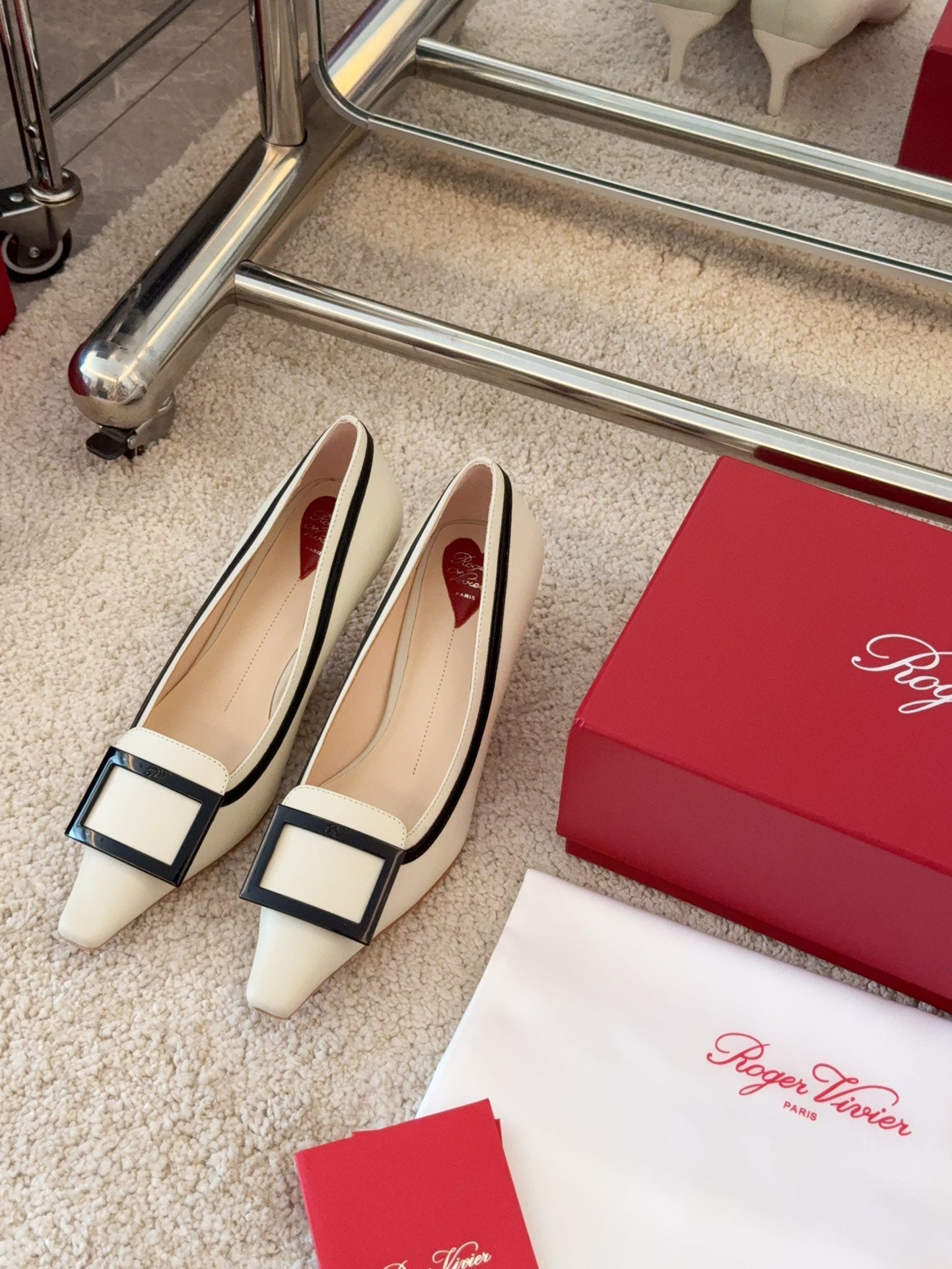 VIV’ CANARD PUMPS IN OFF WHITE SHINY CALFSKIN - 34