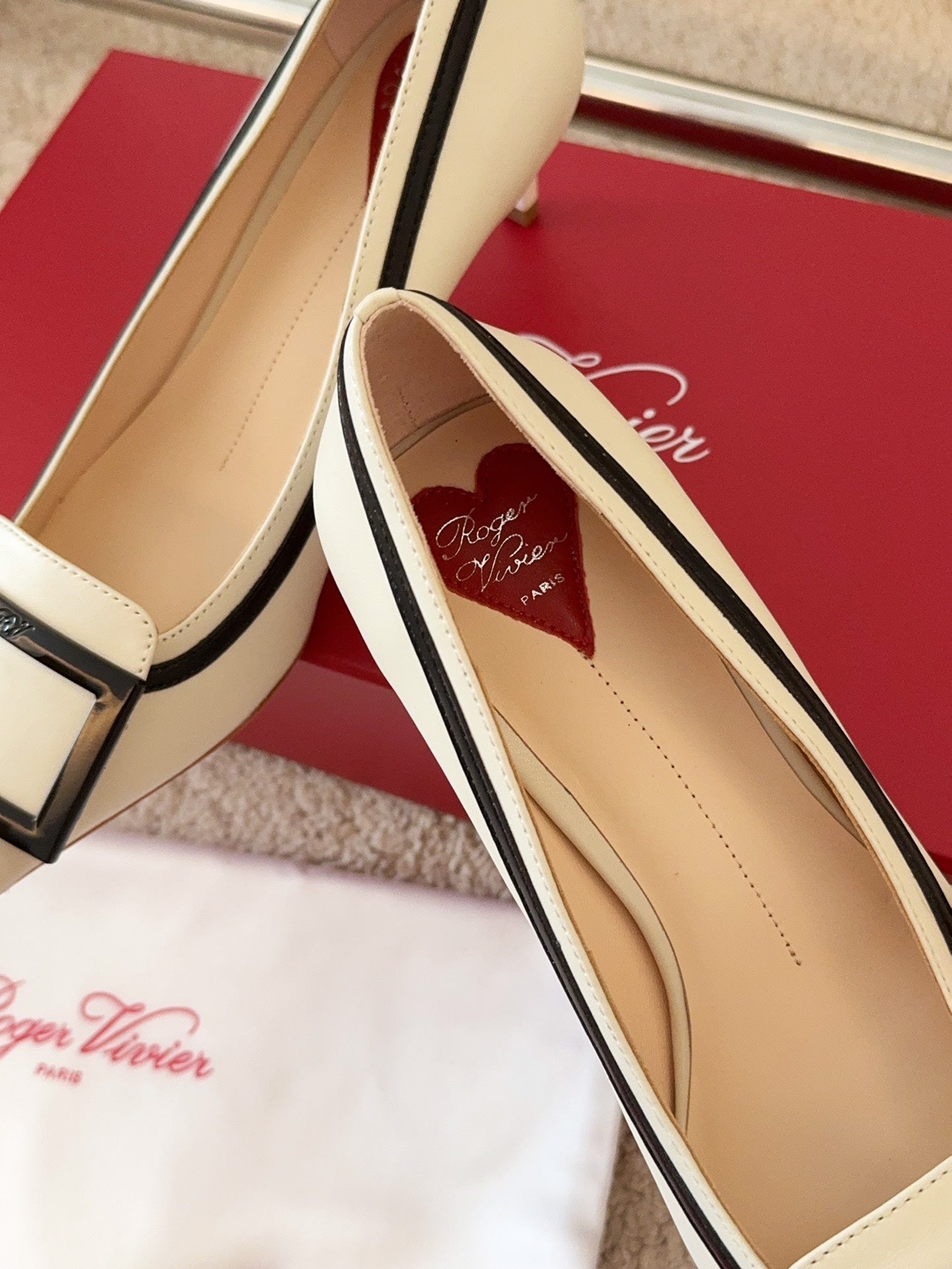VIV’ CANARD PUMPS IN OFF WHITE SHINY CALFSKIN - 34