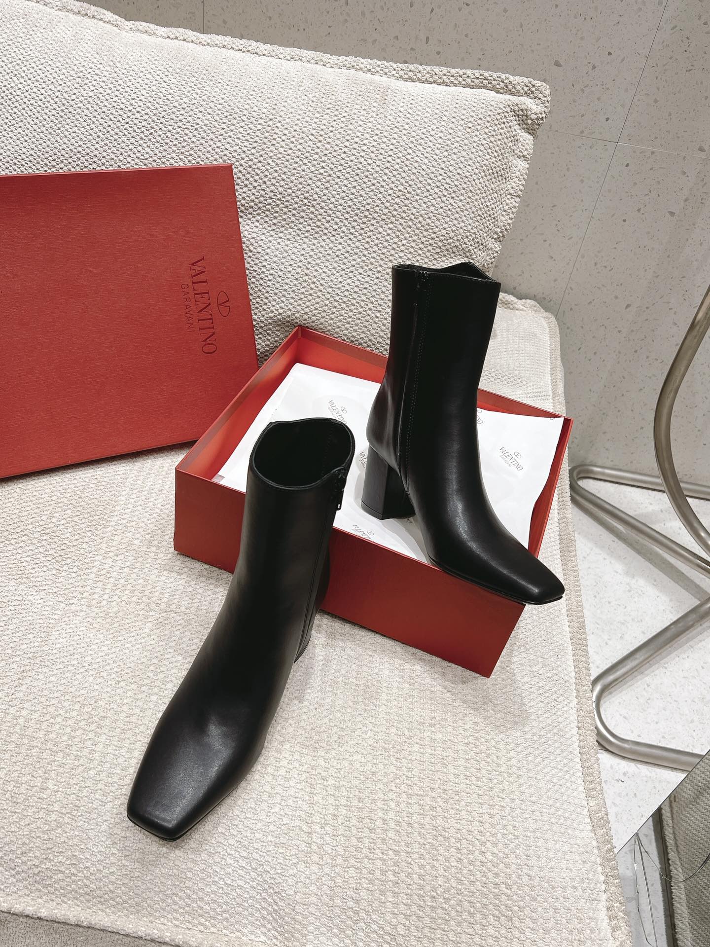 VLOGO THE BOLD EDITION ANKLE BOOT IN BLACK CALFSKIN 70MM - 35